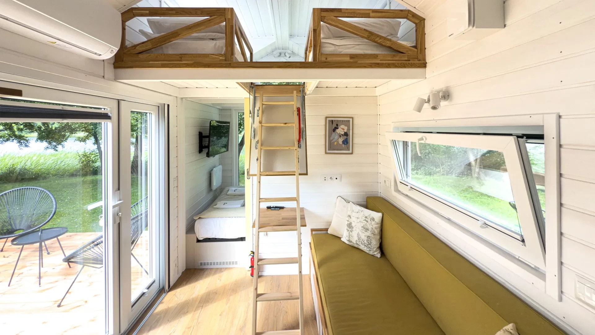 intérieur tiny house inclusive 25m2 pour 6 personnes Mobi Water Dreams par Mobi House