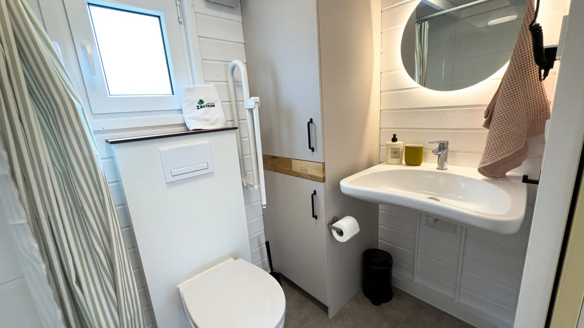 salle de bain inclusive