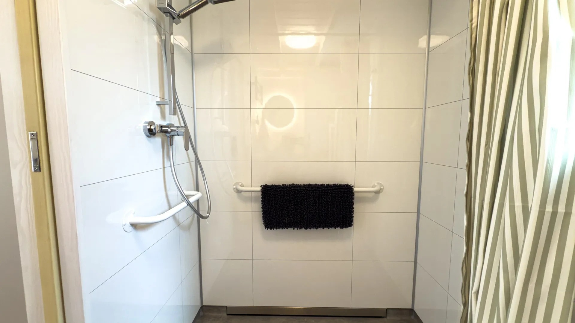 salle de bain inclusive