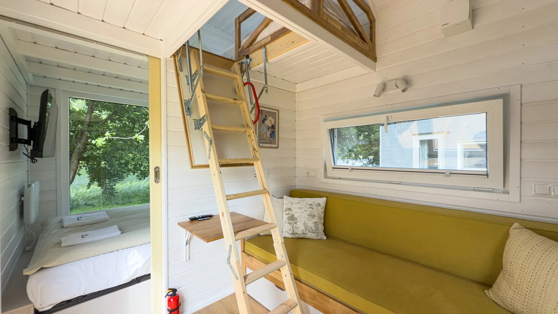 intérieur tiny house inclusive 25m2 pour 6 personnes Mobi Water Dreams par Mobi House