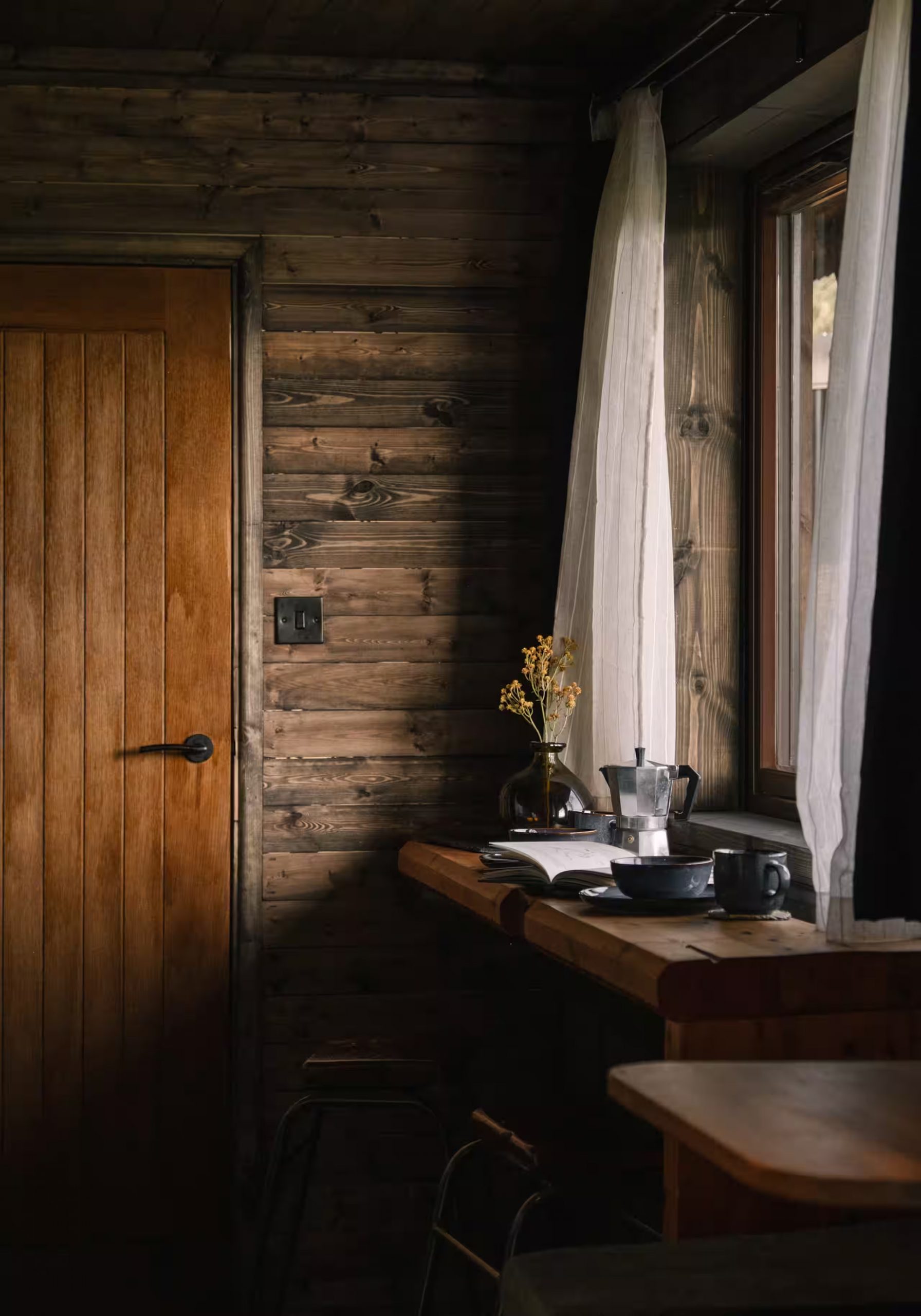 breakfast bar small wooden house in Devon The Nook