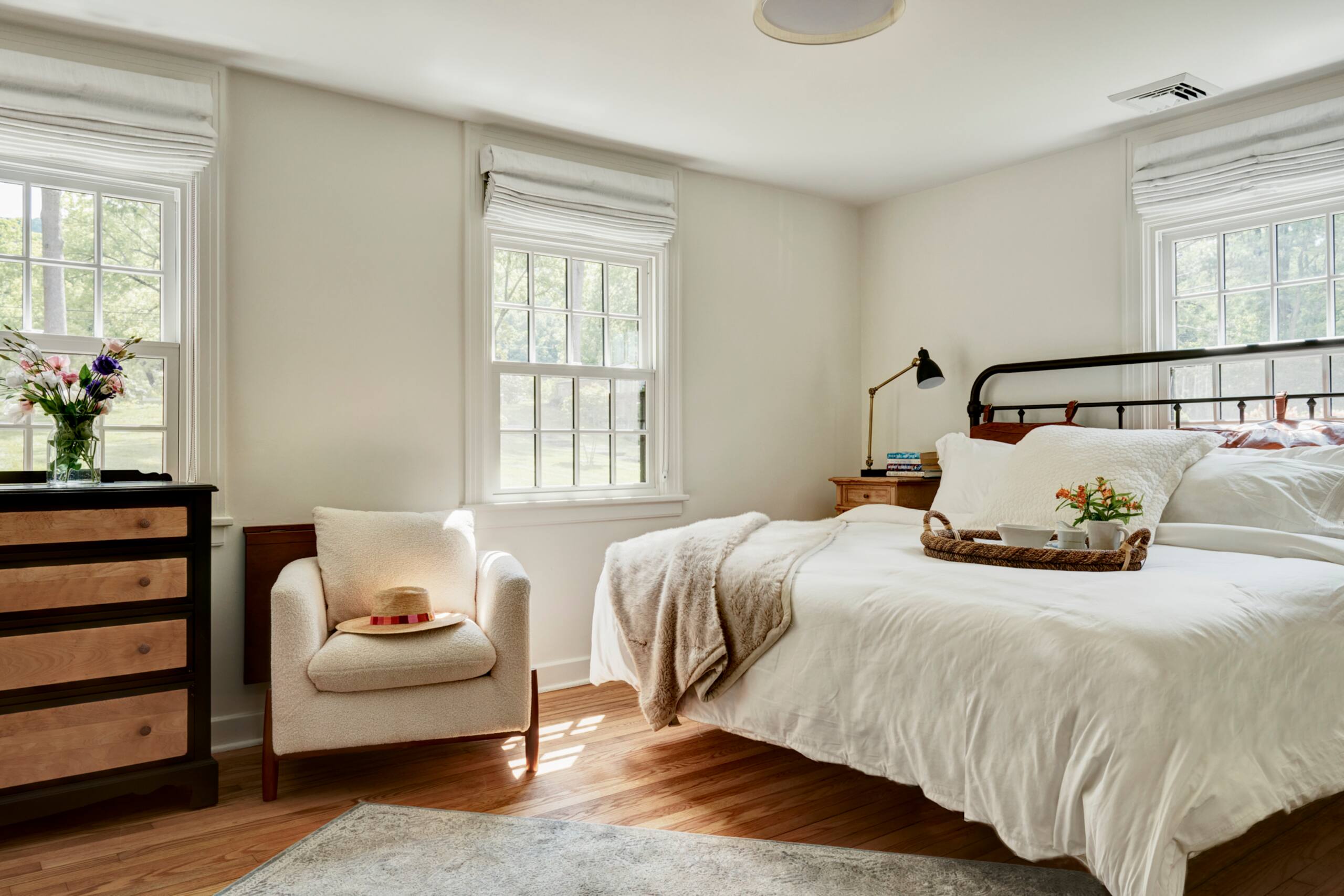 chambre décoration campagne chic maison ancienne au style shaker à louer chez Airbnb