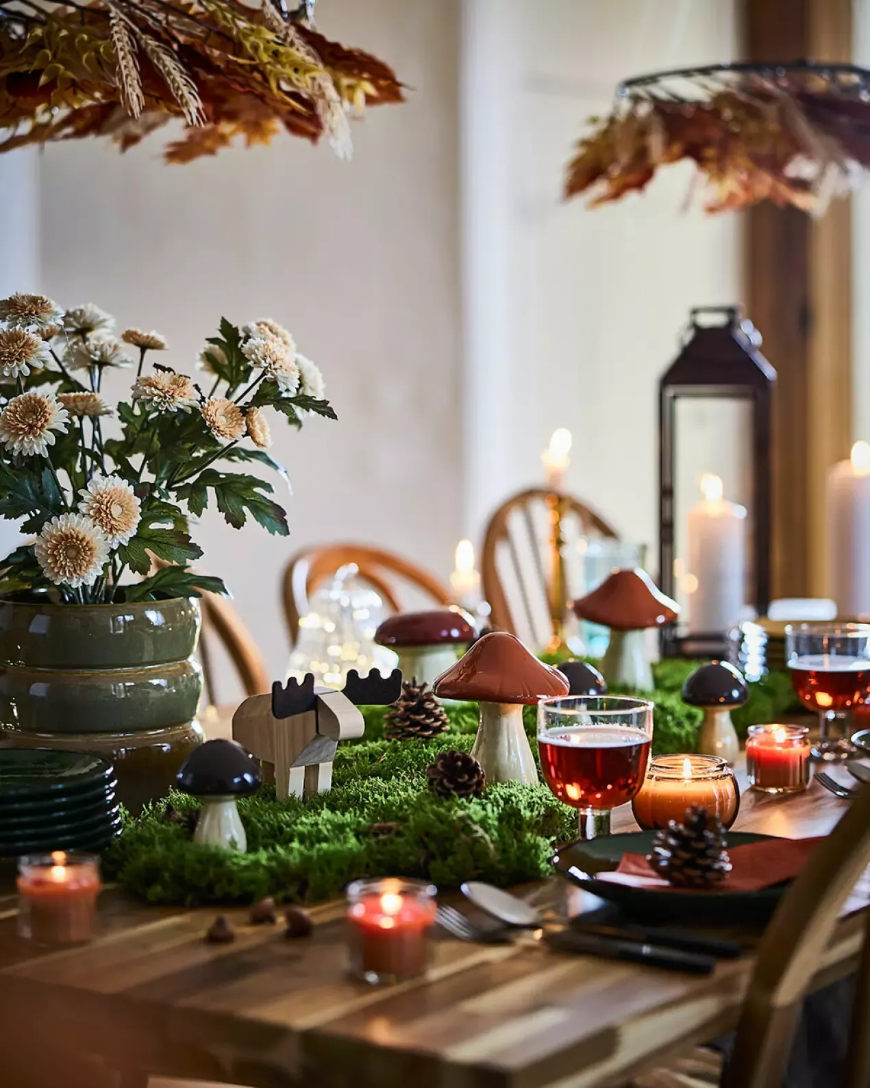 table avec champignons et bougies IKEA