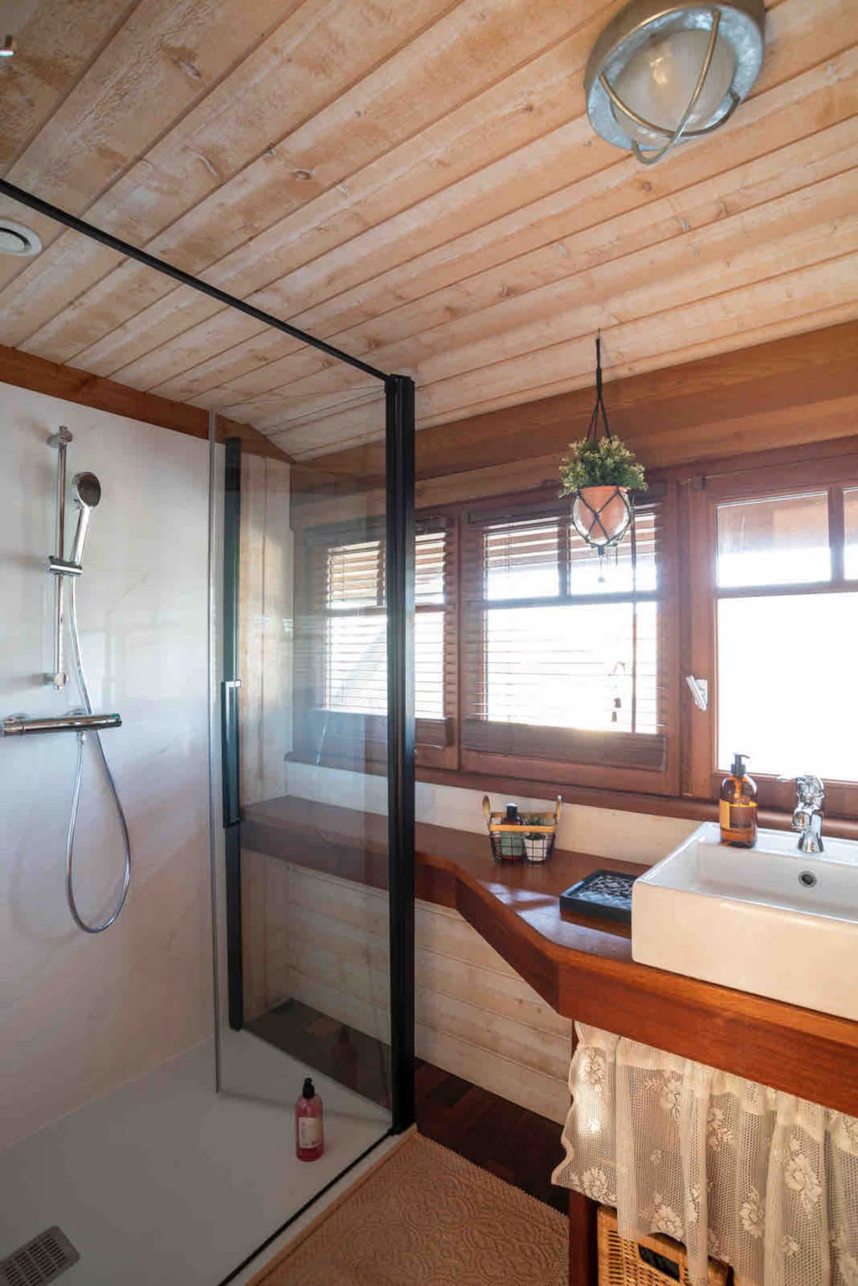 salle de bain petite maison en bois de 67m2 pour les vacances Bassin d'Arcachon