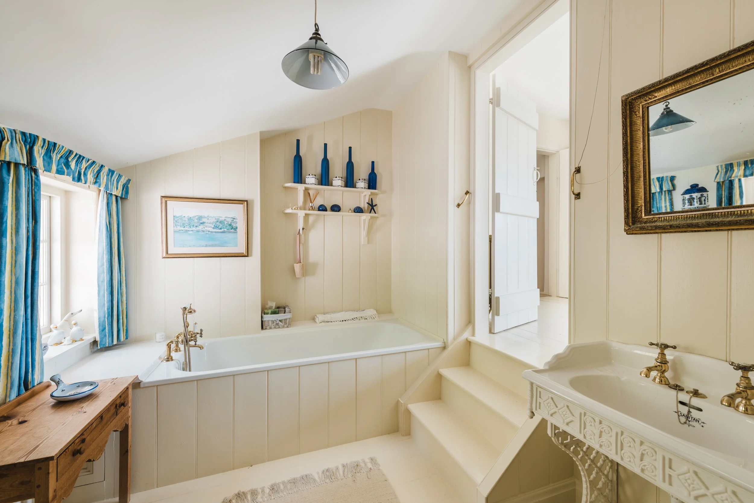 salle de bain décoration nautique chaumière dans les Cornouailles salle de bain décoration nautique chaumière dans les Cornouailles