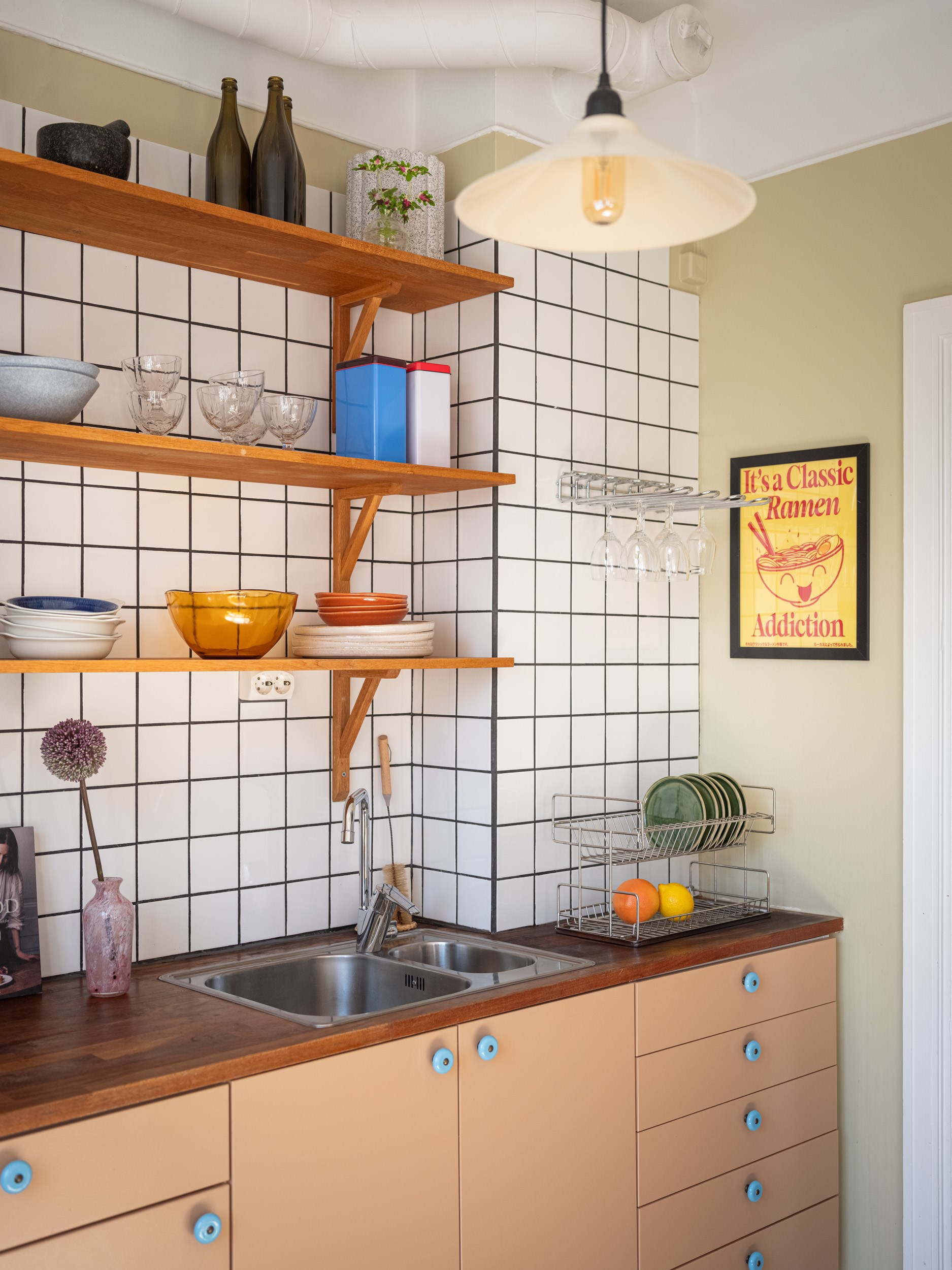 cuisine studio de 39m2 décoration scandinave colorée et vintage cuisine studio de 39m2 décoration scandinave colorée et vintage