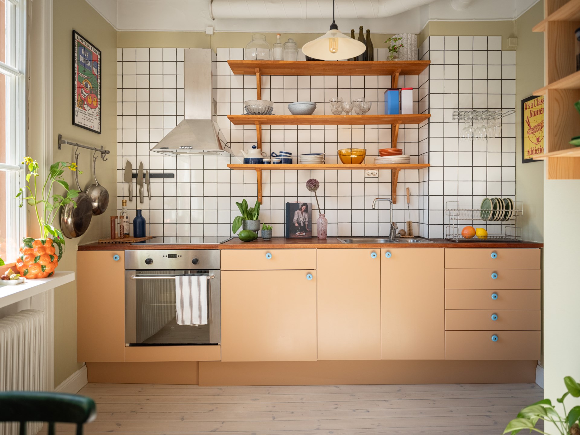 cuisine studio de 39m2 décoration scandinave colorée et vintage cuisine studio de 39m2 décoration scandinave colorée et vintage