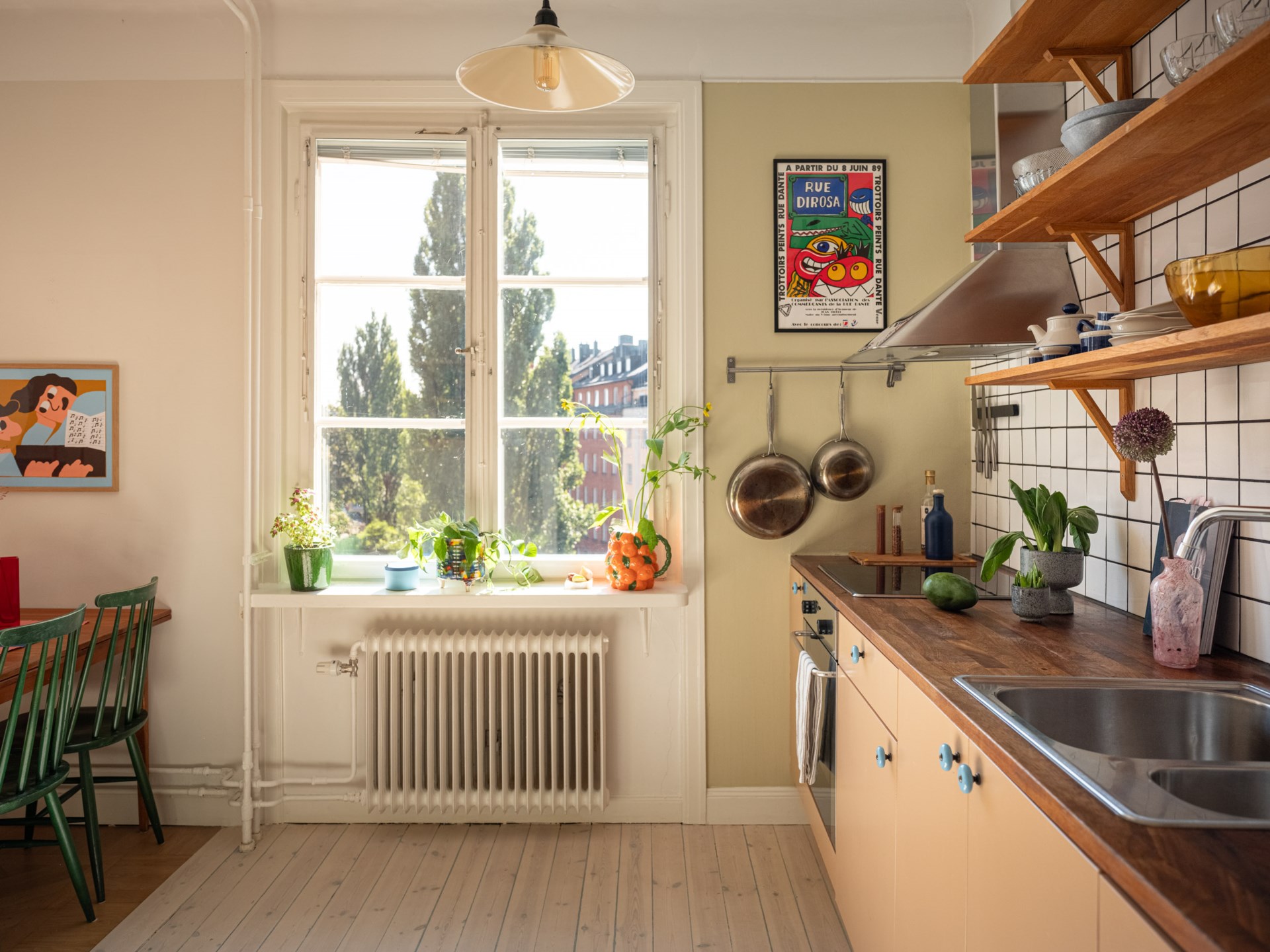 salle à manger et cuisine studio de 39m2 décoration scandinave colorée et vintage salle à manger et cuisine studio de 39m2 décoration scandinave colorée et vintage