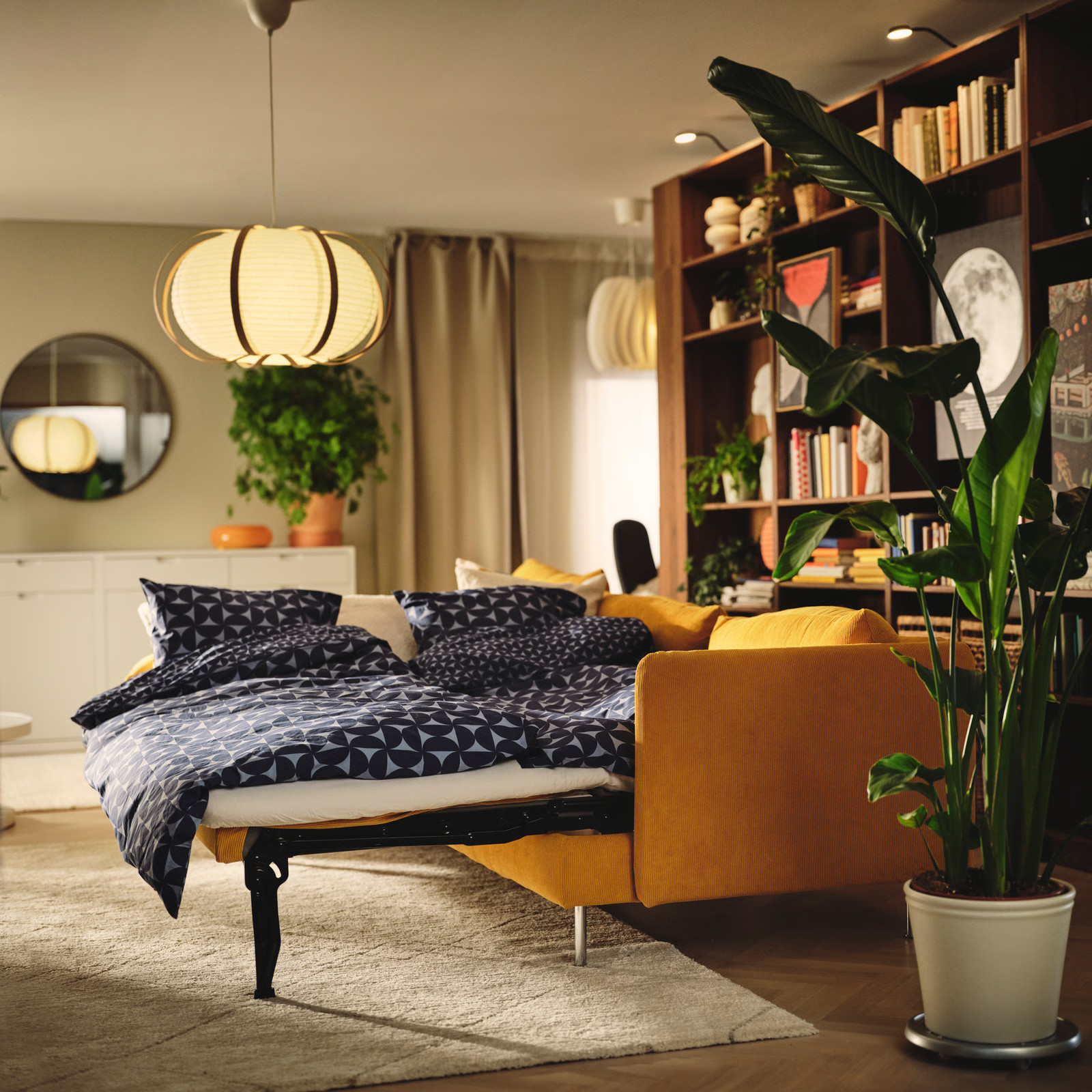 salon décoration contemporaine canapé IKEA SÖDERHAMN convertible jaune mobilier noyer