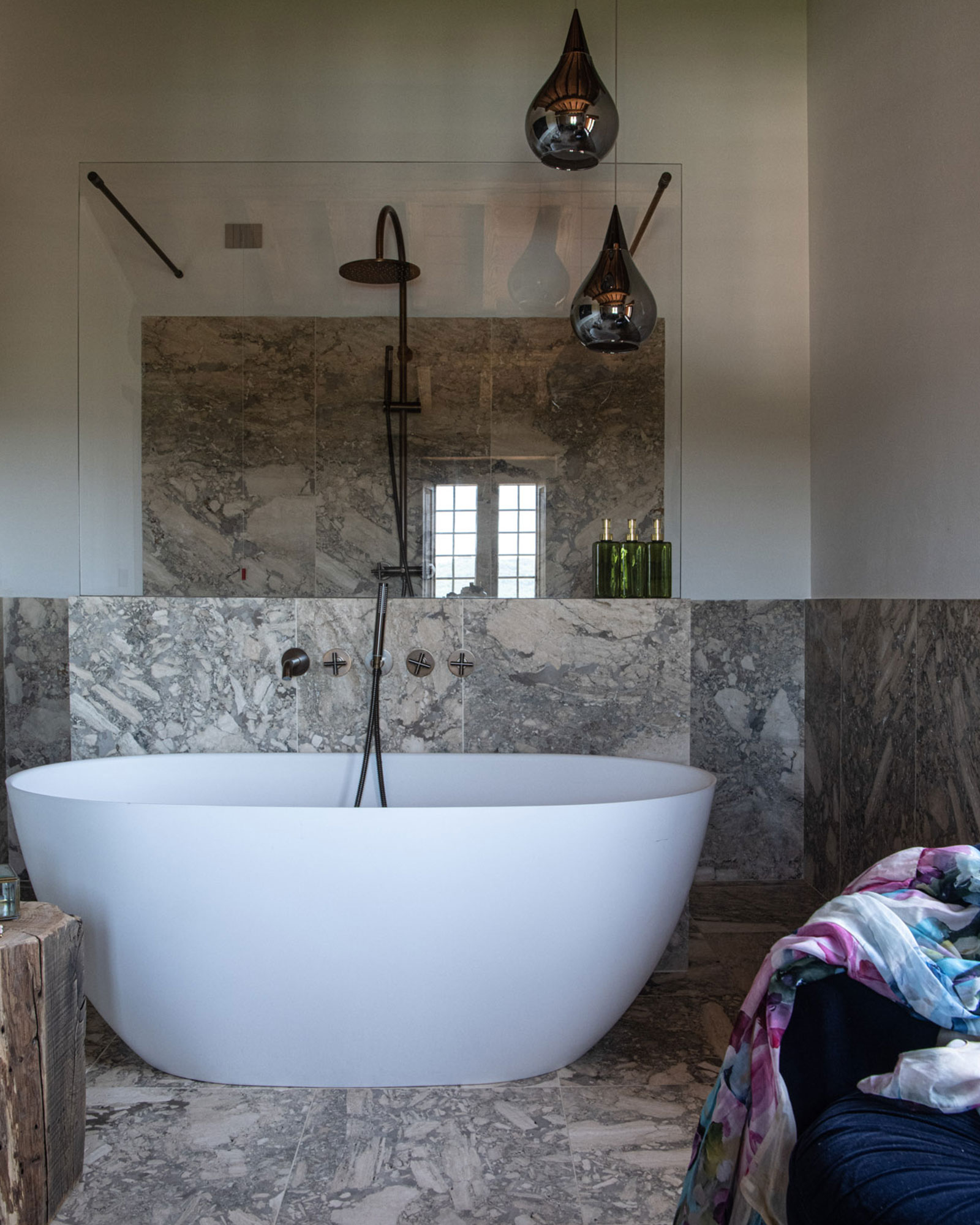 salle de bain contemporaine marbre avec baignoire îlot design salle de bain contemporaine marbre avec baignoire îlot design