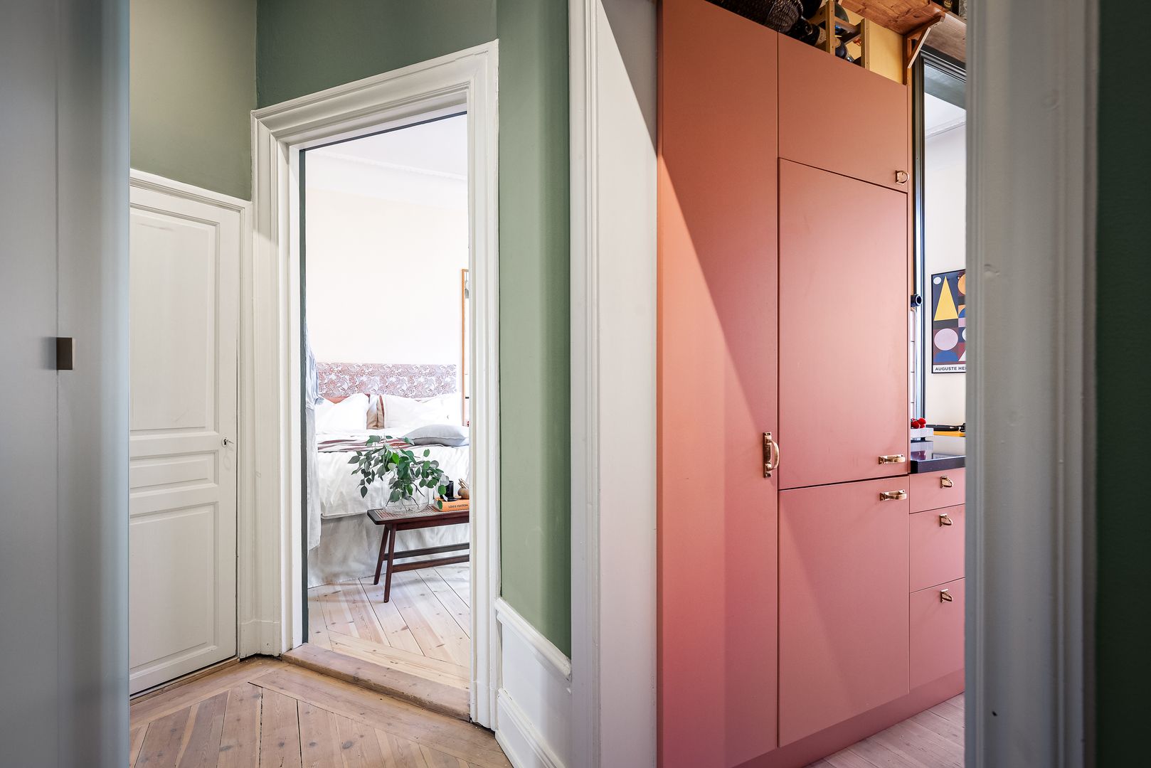 entrée murs verts studio ancien 39m2 décoration scandinave et vintage