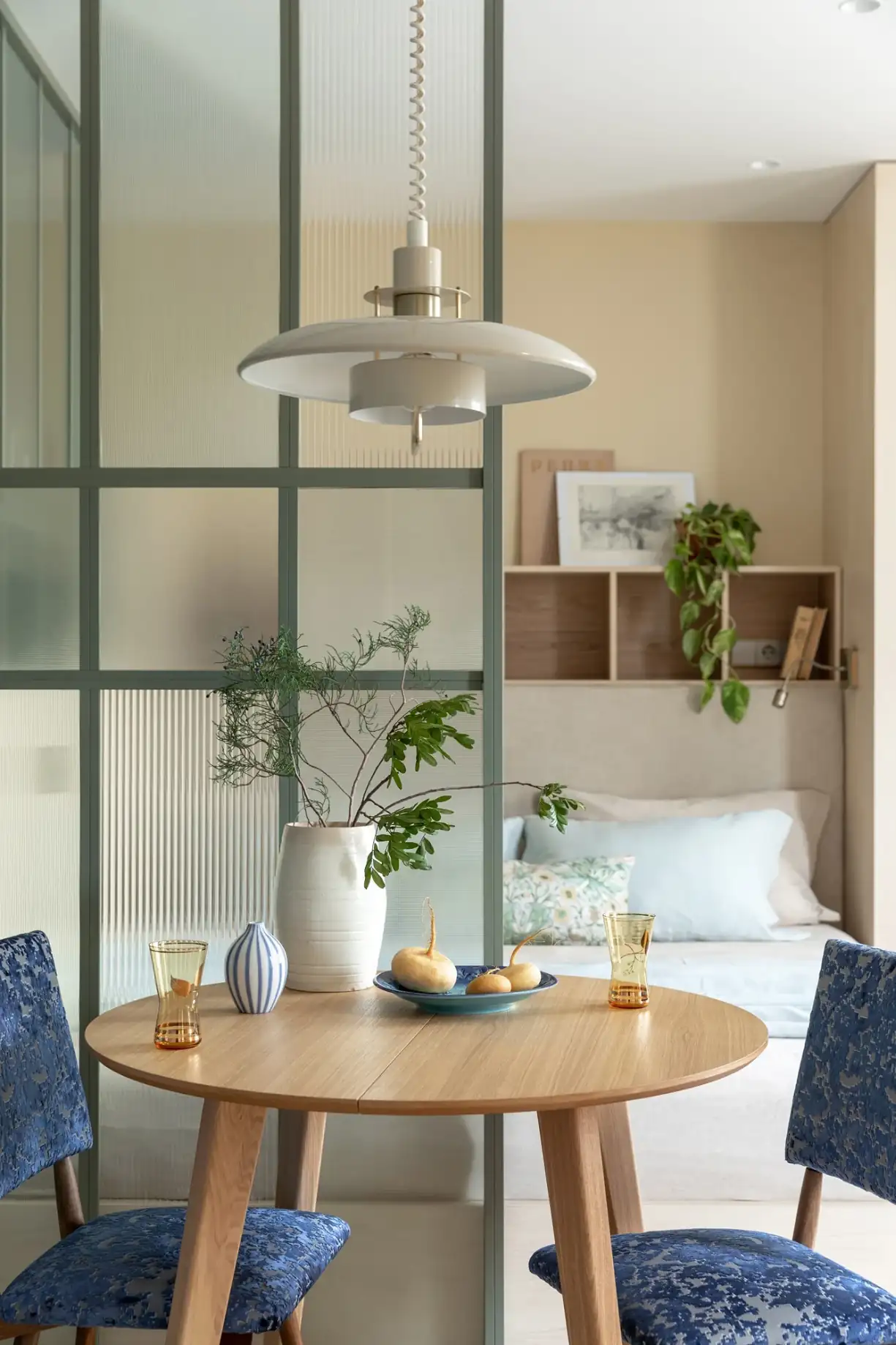 chambre et salle à manger avec verrière studio de 32m2 décoration contemporaine chambre et salle à manger avec verrière studio de 32m2 décoration contemporaine