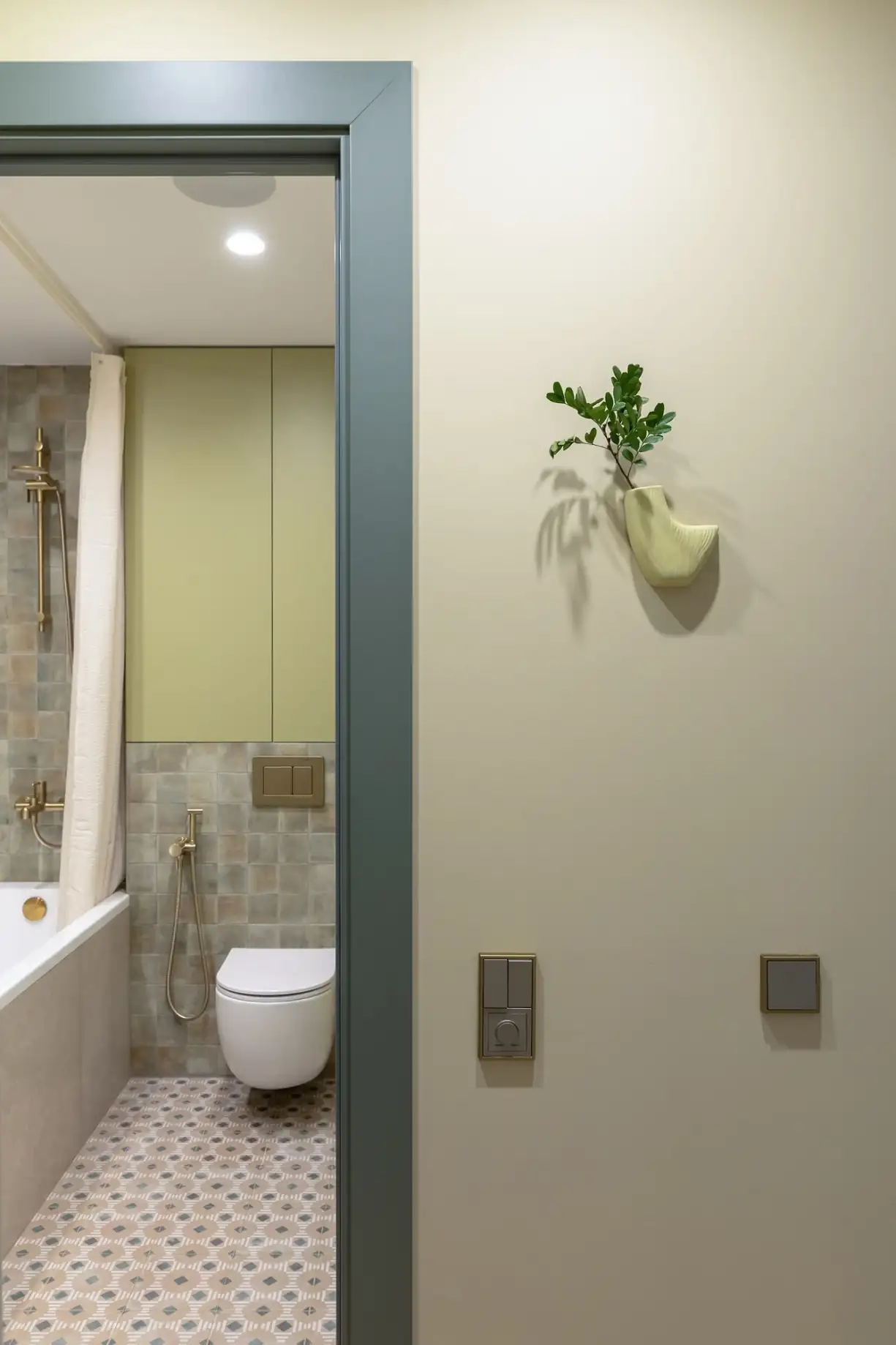 entrée et salle de bain entrée et salle de bain