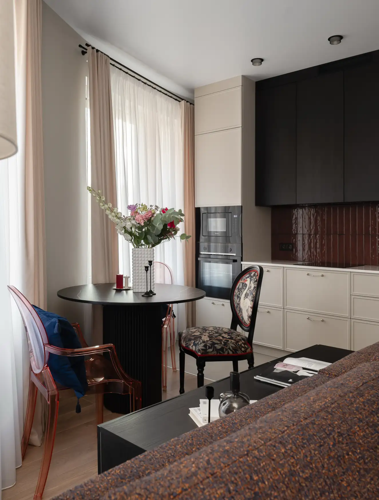 salon et cuisine ouverte petit appartement de 44m2 décoration contemporaine