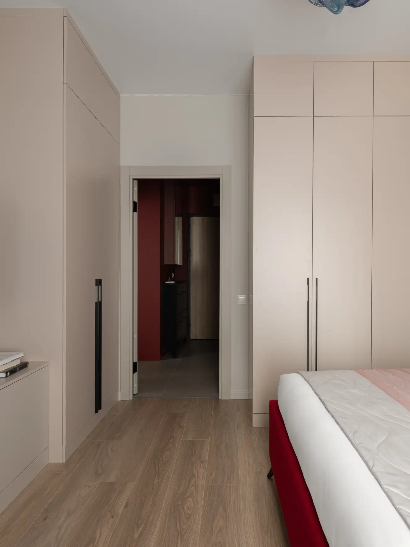 chambre avec placards petit appartement de 44m2 décoration contemporaine