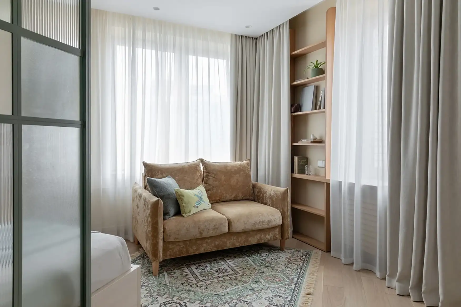 chambre et salon avec verrière studio de 32m2 décoration contemporaine chambre et salon avec verrière studio de 32m2 décoration contemporaine