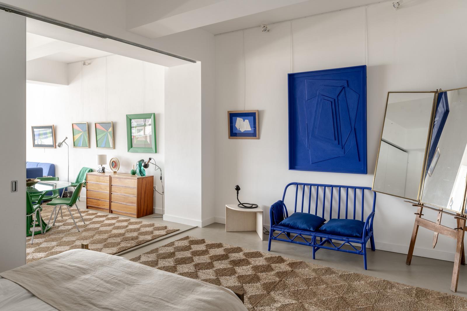 salon et chambre appartement au design original Londres dans ancienne usine