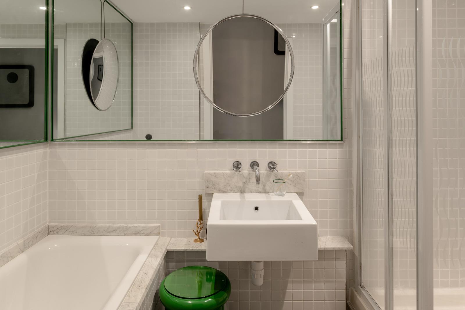salle de bain carrelage gris clair