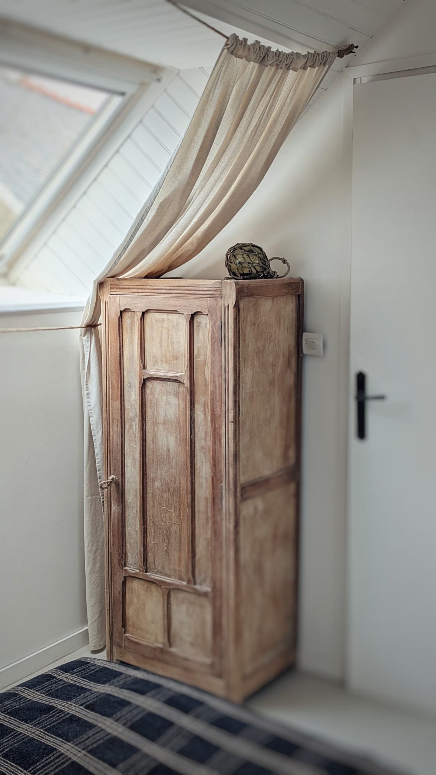 attic bedroom rustic chic decor house near the sea Brittany Ker Darwin Paimpol