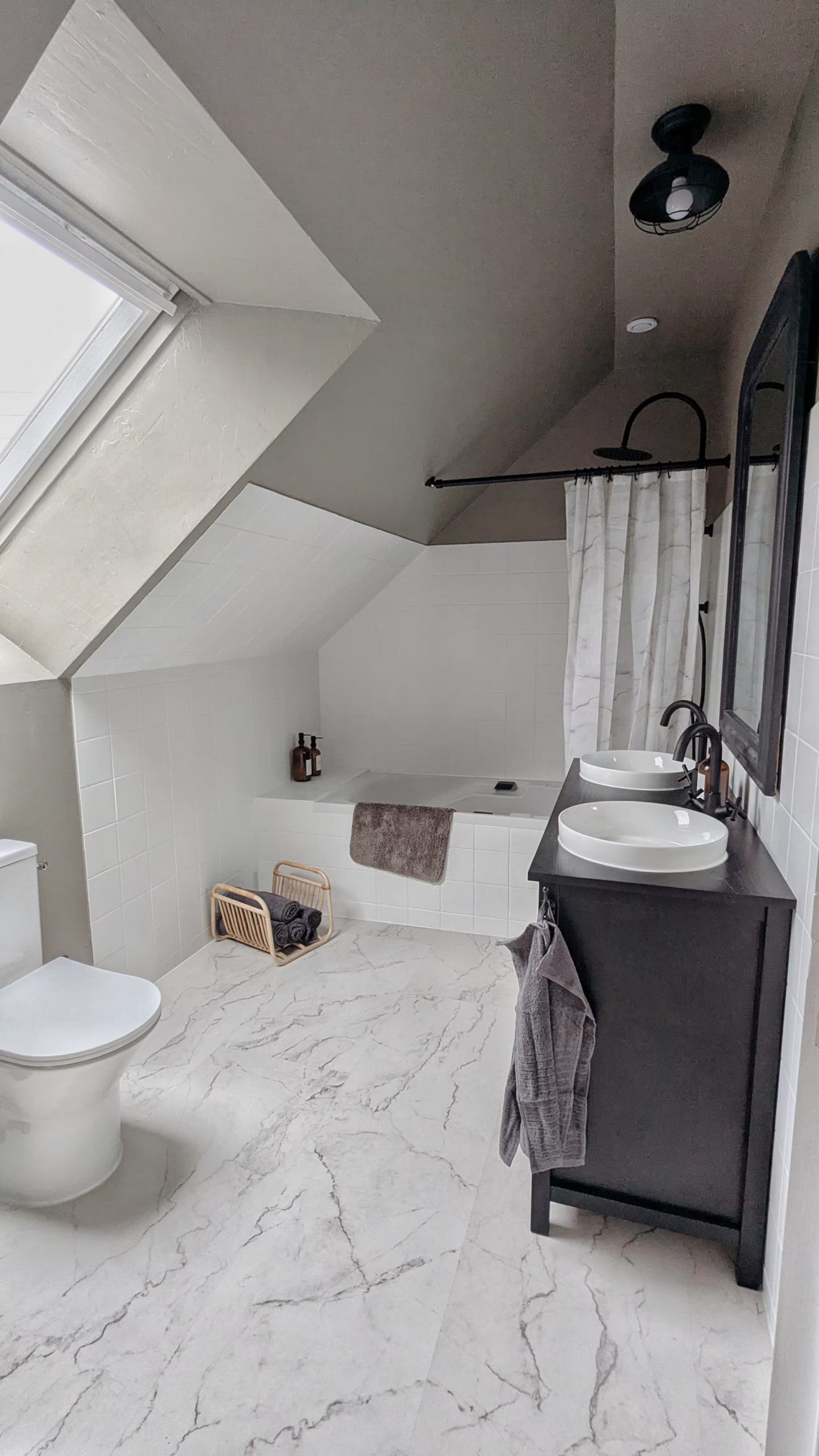 classic chic bathroom house near the sea Brittany Ker Darwin Paimpol