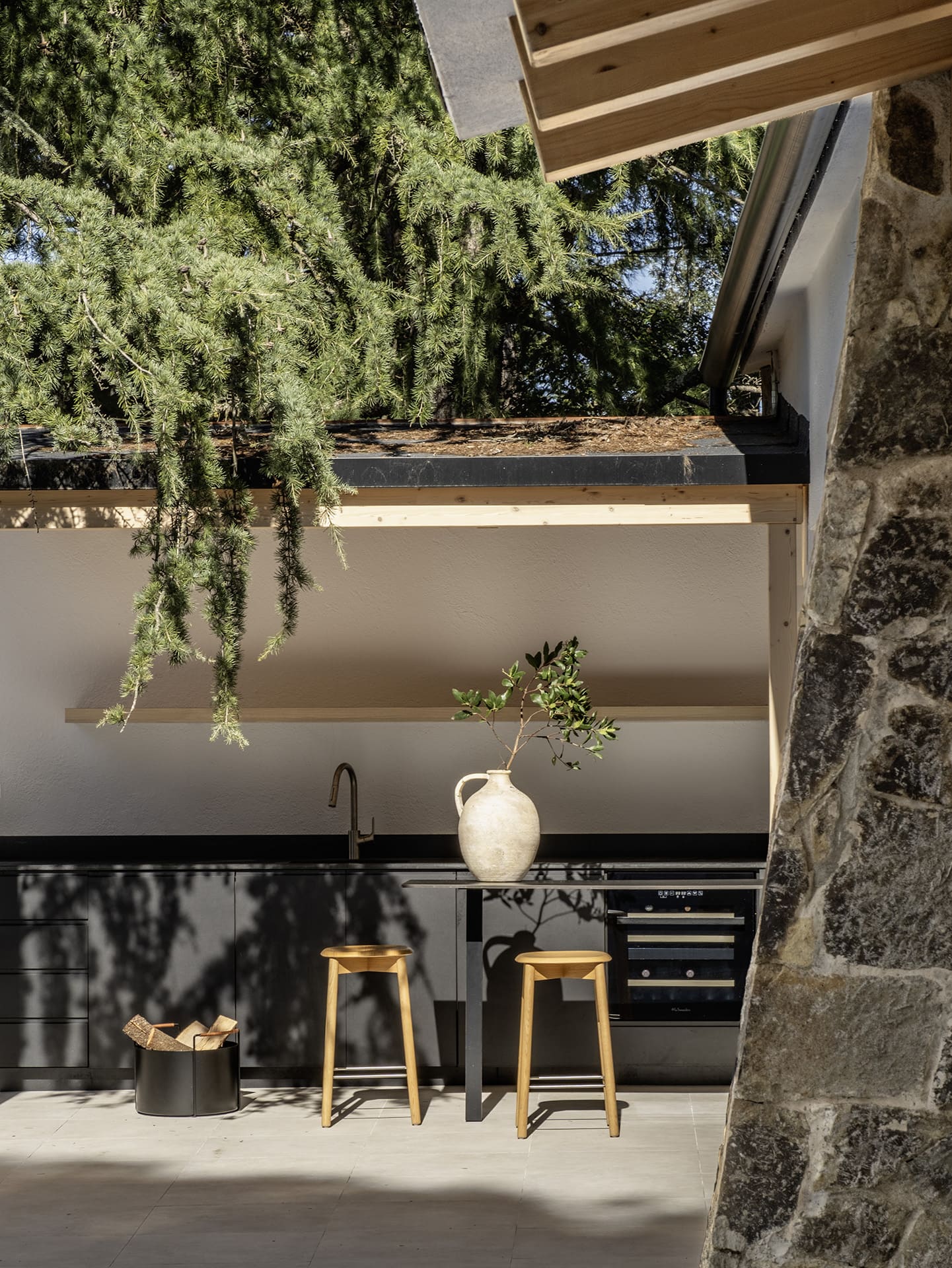 cuisine d'été maison Espagne "Refuge in the Woods" par Susanna Cots