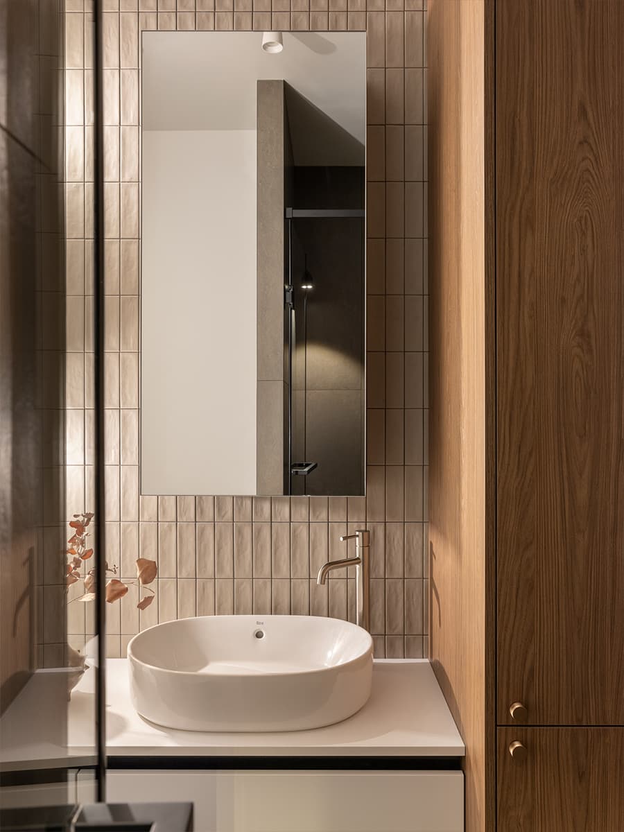 salle de bain moderne couleurs naturelles