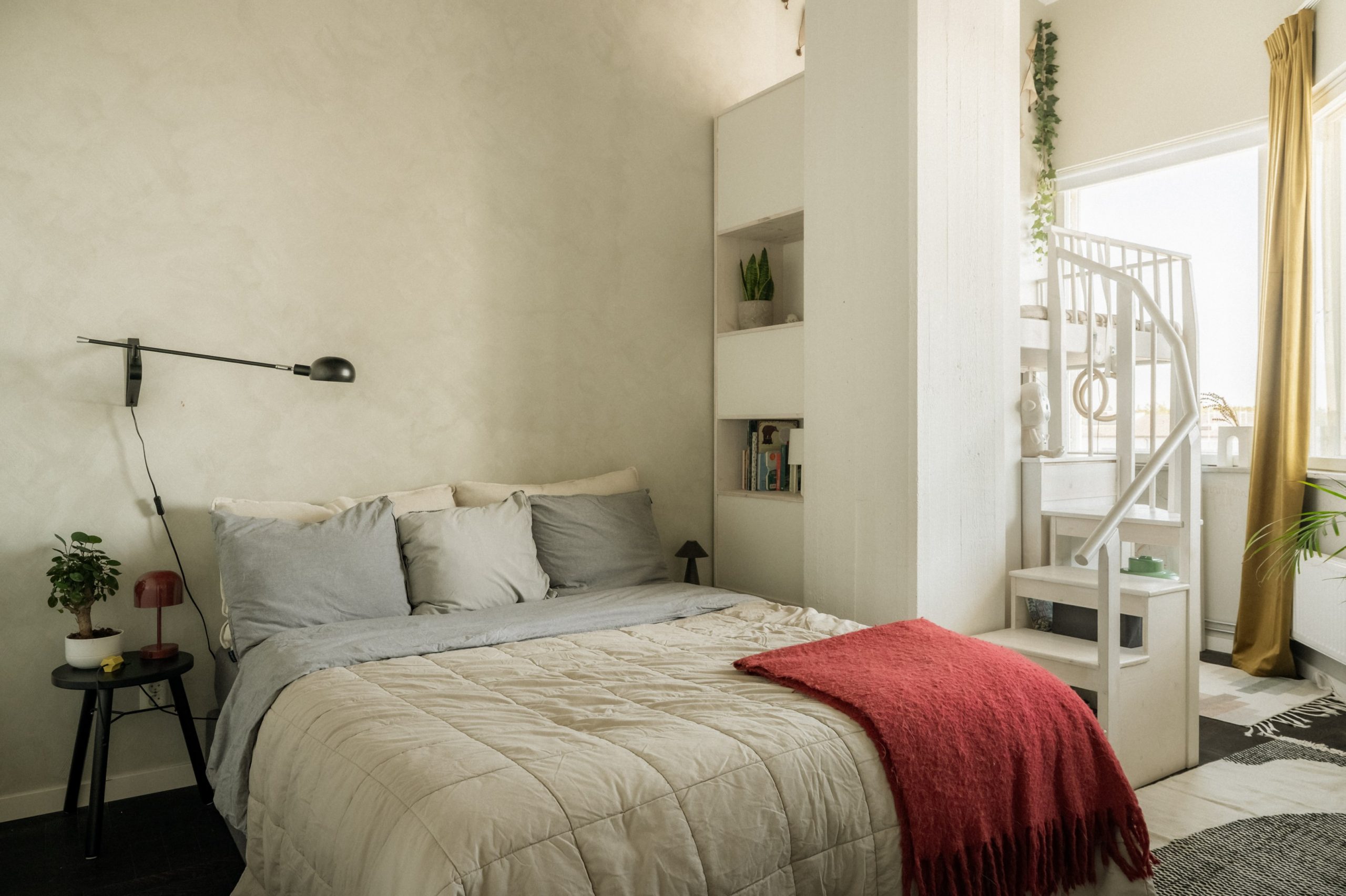 chambre décoration contemporaine et scandinave avec petit escalier chambre décoration contemporaine et scandinave avec petit escalier