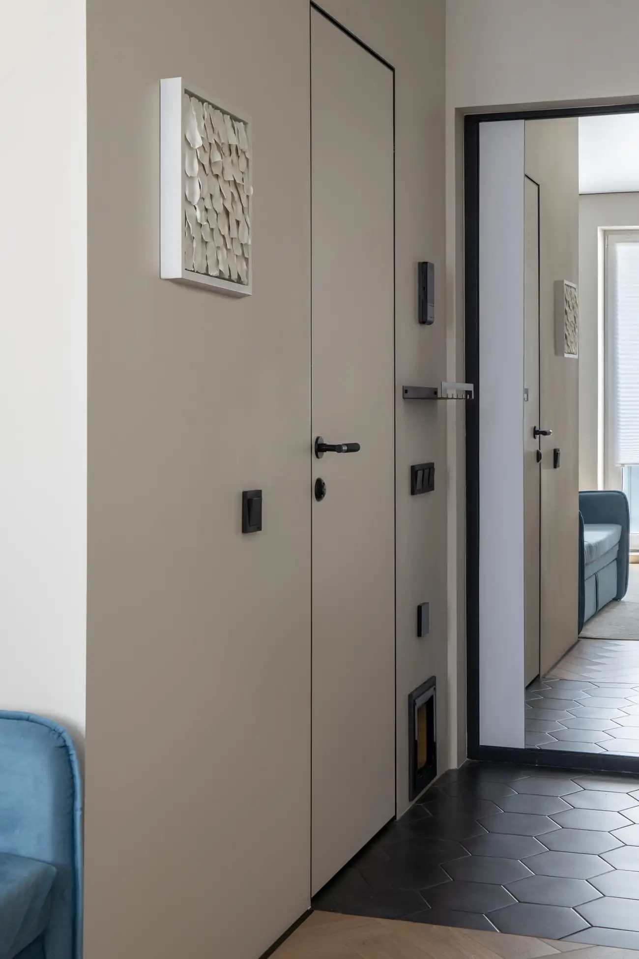 entrée avec miroir studio 28m2