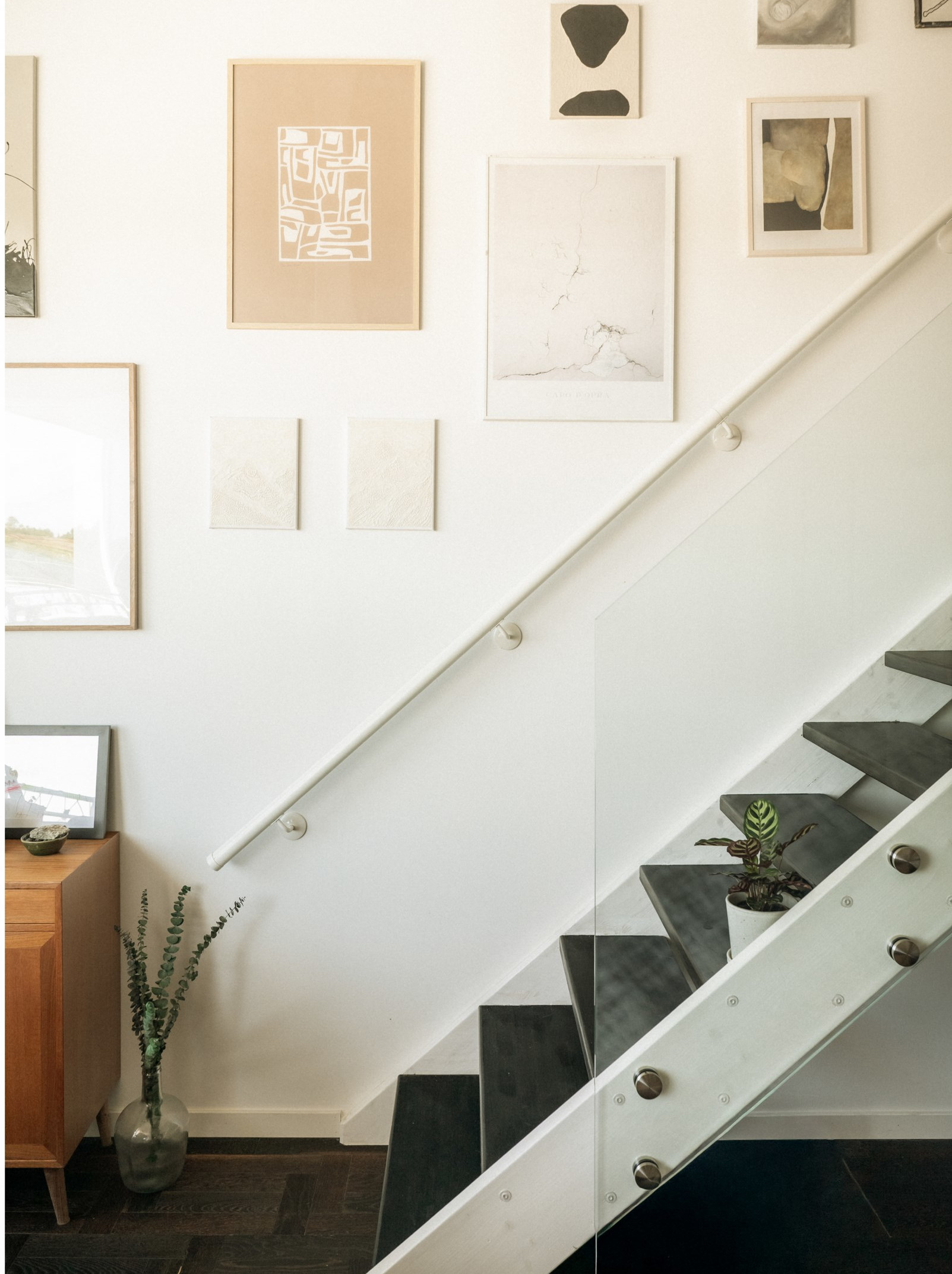 salon avec escalier décoration contemporaine et scandinave salon avec escalier décoration contemporaine et scandinave