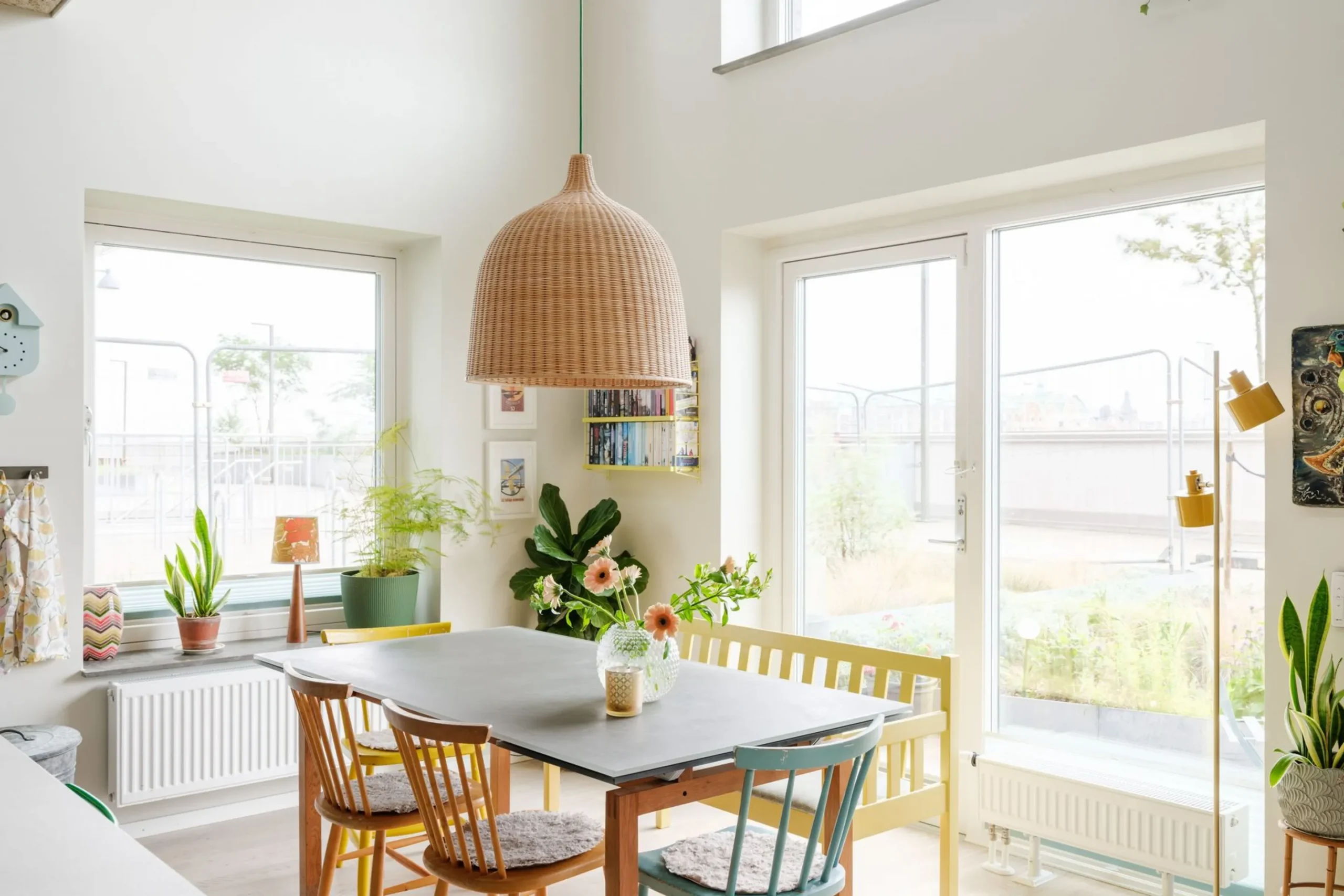 dining room double height in a duplex apartment contemporary decor