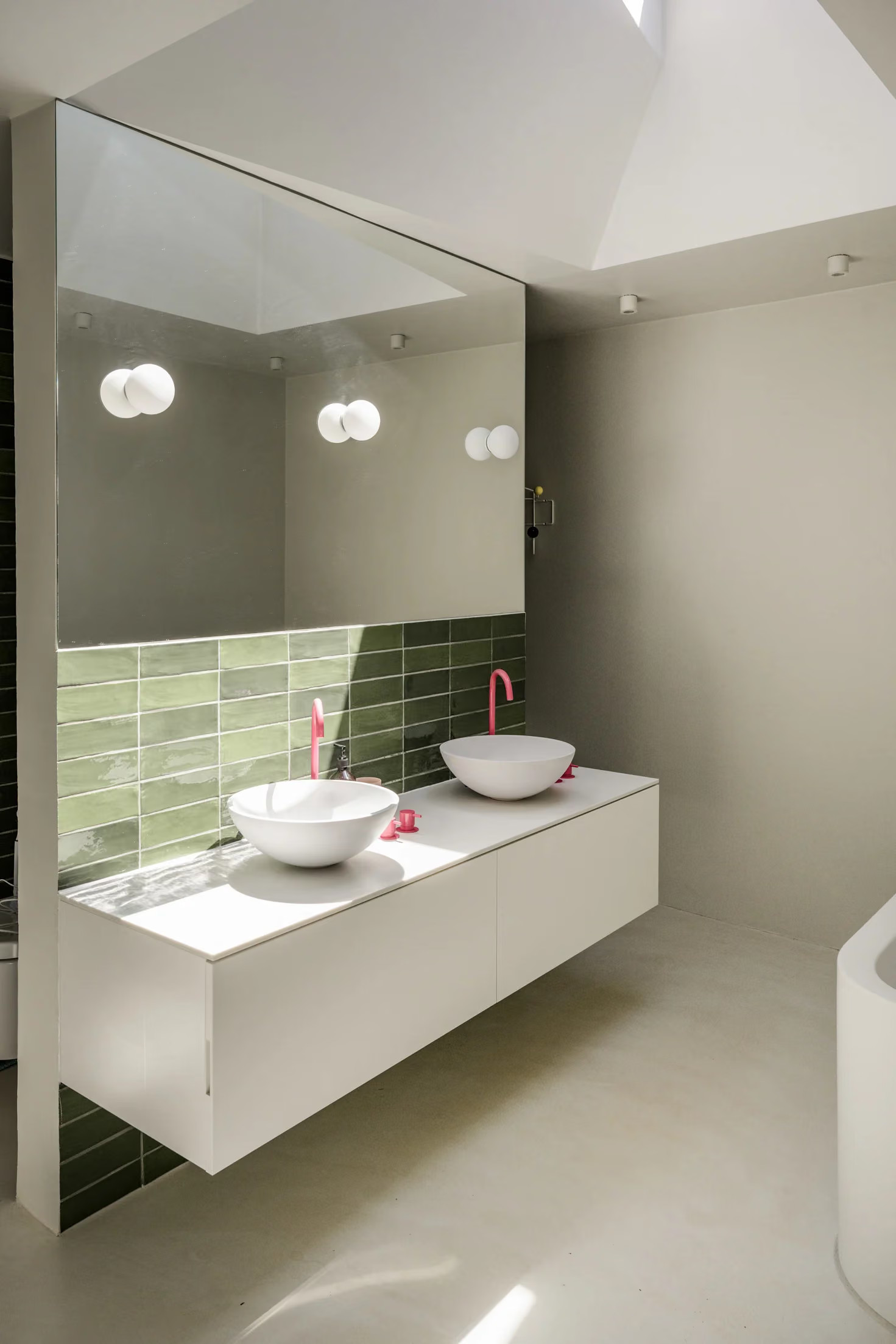 salle de bain verte et rose décoration design et contemporaine maison d'architecte