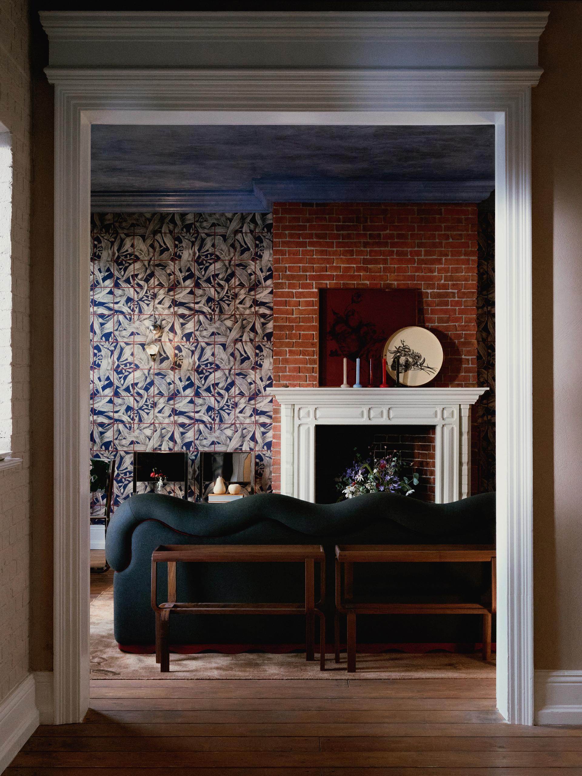 salon avec cheminée Zara Home x Luca Guadagnino : la collection Atlas of Desire salon avec cheminée Zara Home x Luca Guadagnino : la collection Atlas of Desire