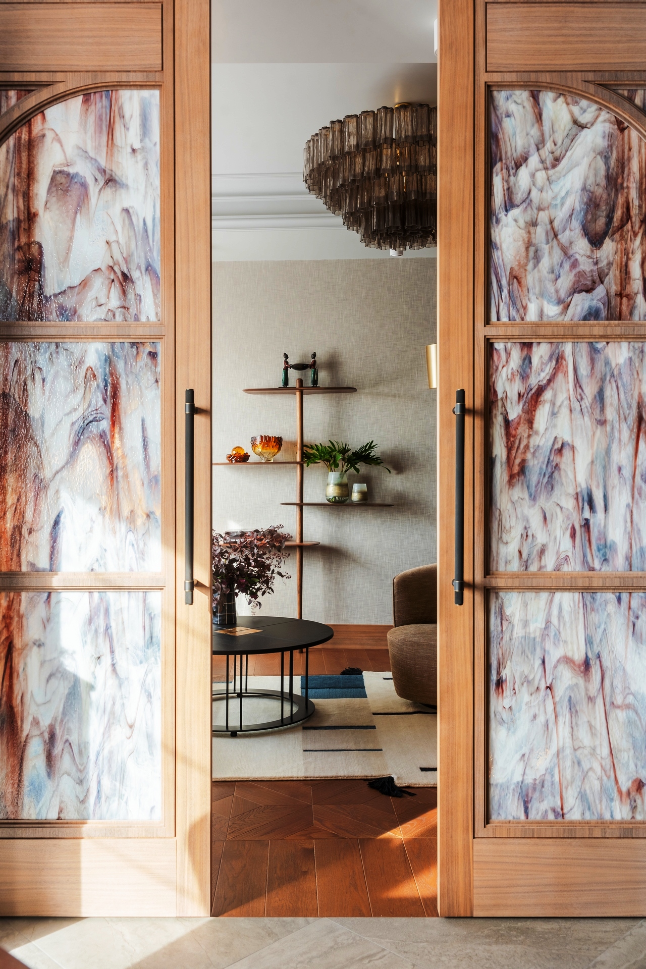 living room with stained-glass sliding doors contemporary decor 120sqm apartment