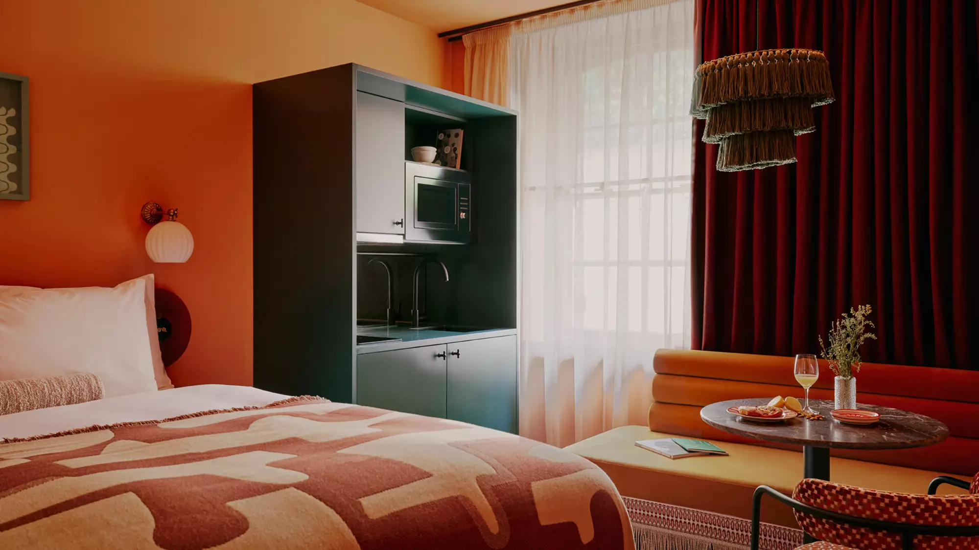 studio de 21m2 décoration colorée Ember Locke Kensington Londres studio de 21m2 décoration colorée Ember Locke Kensington Londres
