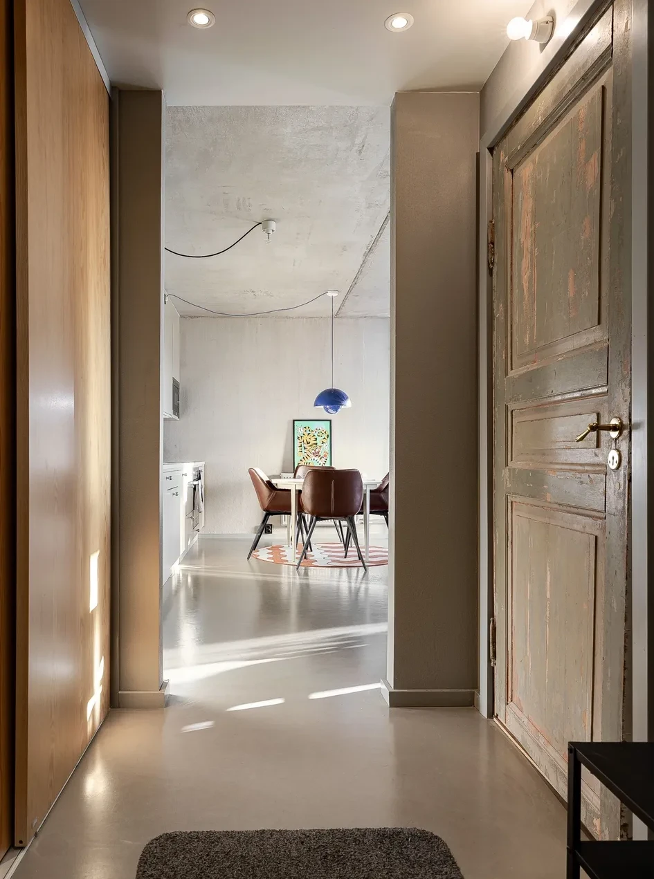 entrance with concrete floor
