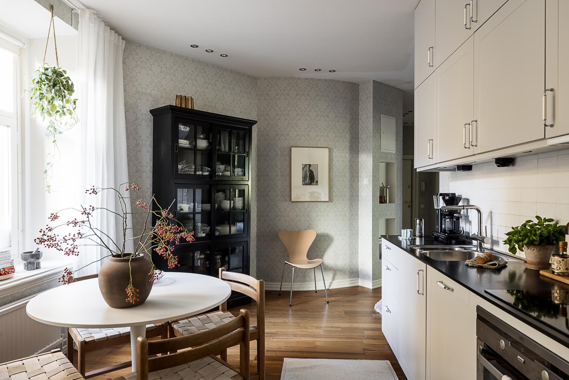 cuisine gris pâle style Shaker et salle à manger décoration scandinave