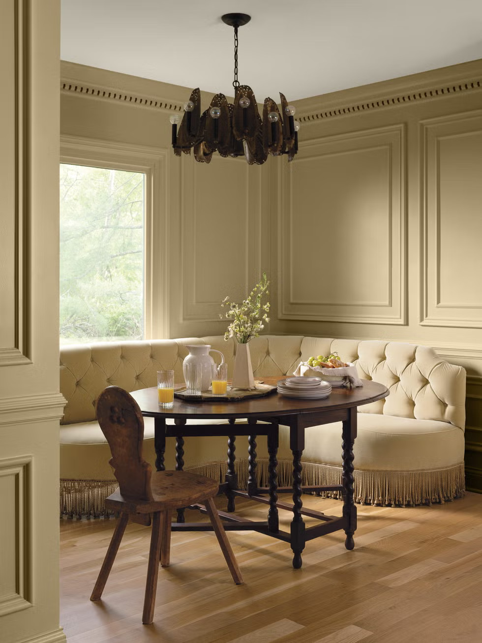 salle à manger classique chic couleur de l salle à manger classique chic couleur de l'année 2027 Benjamin Moore
