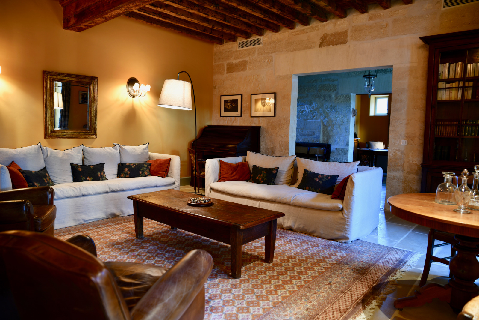 living room with beams Provence