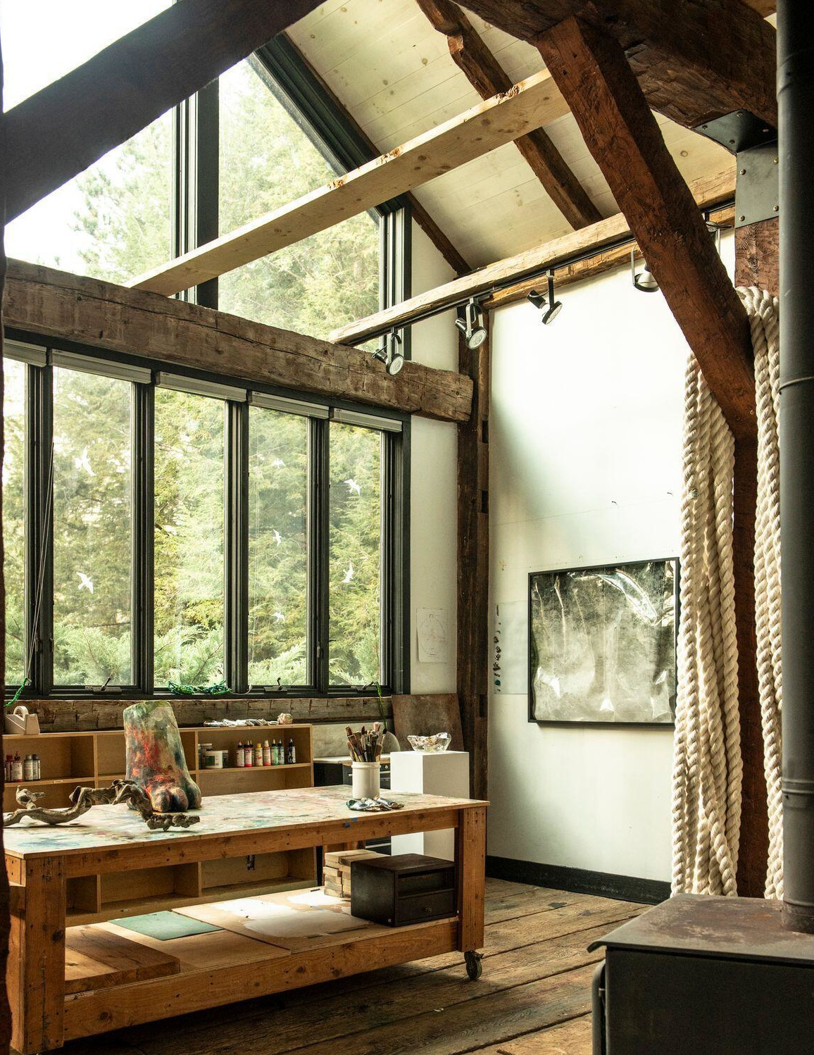 atelier d'artiste avec poutres maison du 18è siècle dans les Catskills décoration rustique chic