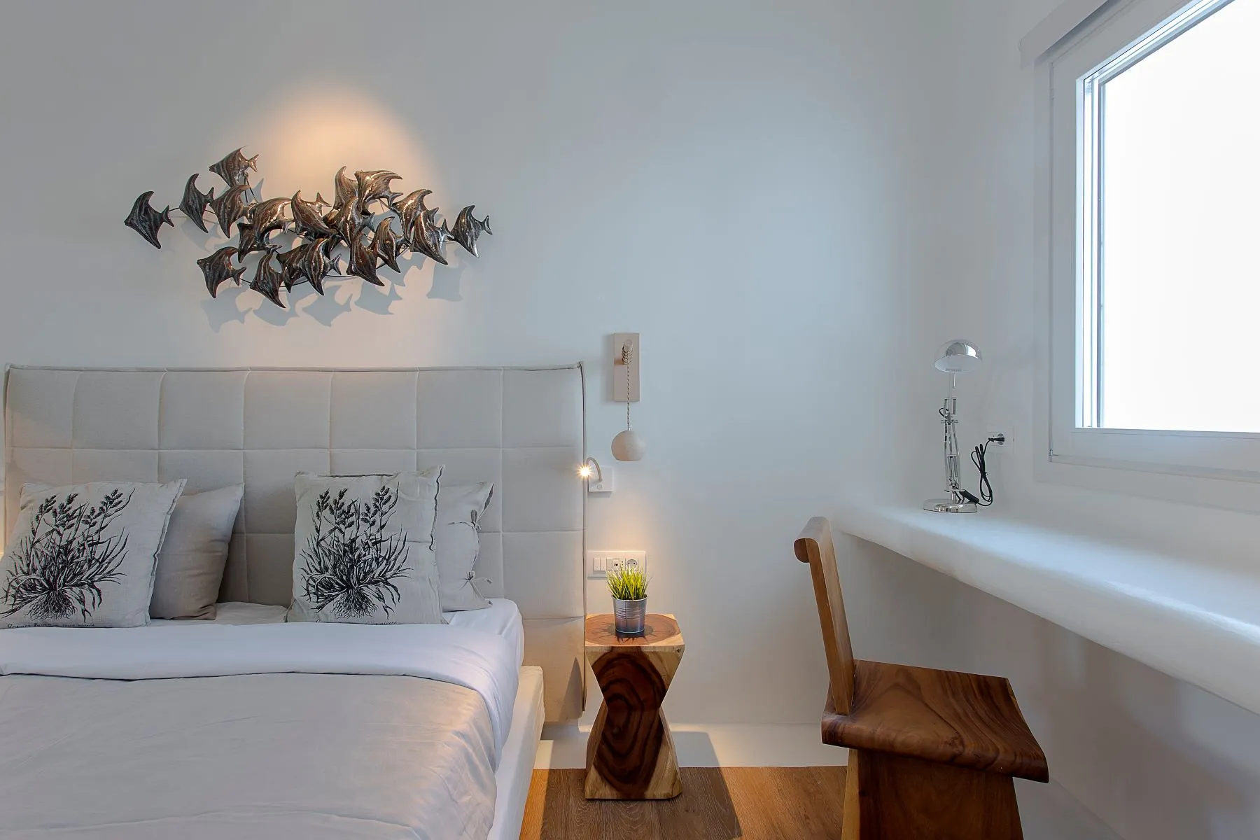 chambre décoration contemporaine mur de pierres maison design à Mykonos avec piscine