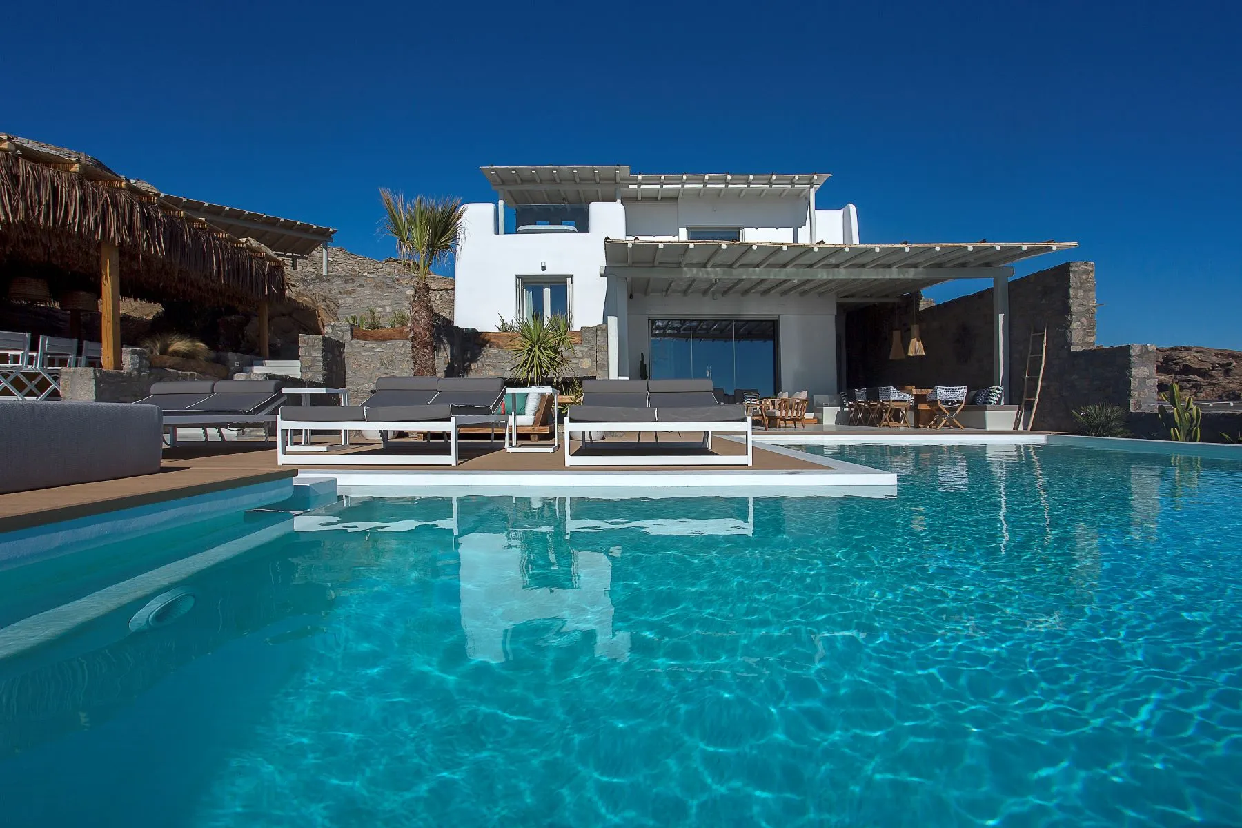 maison design à Mykonos avec piscine