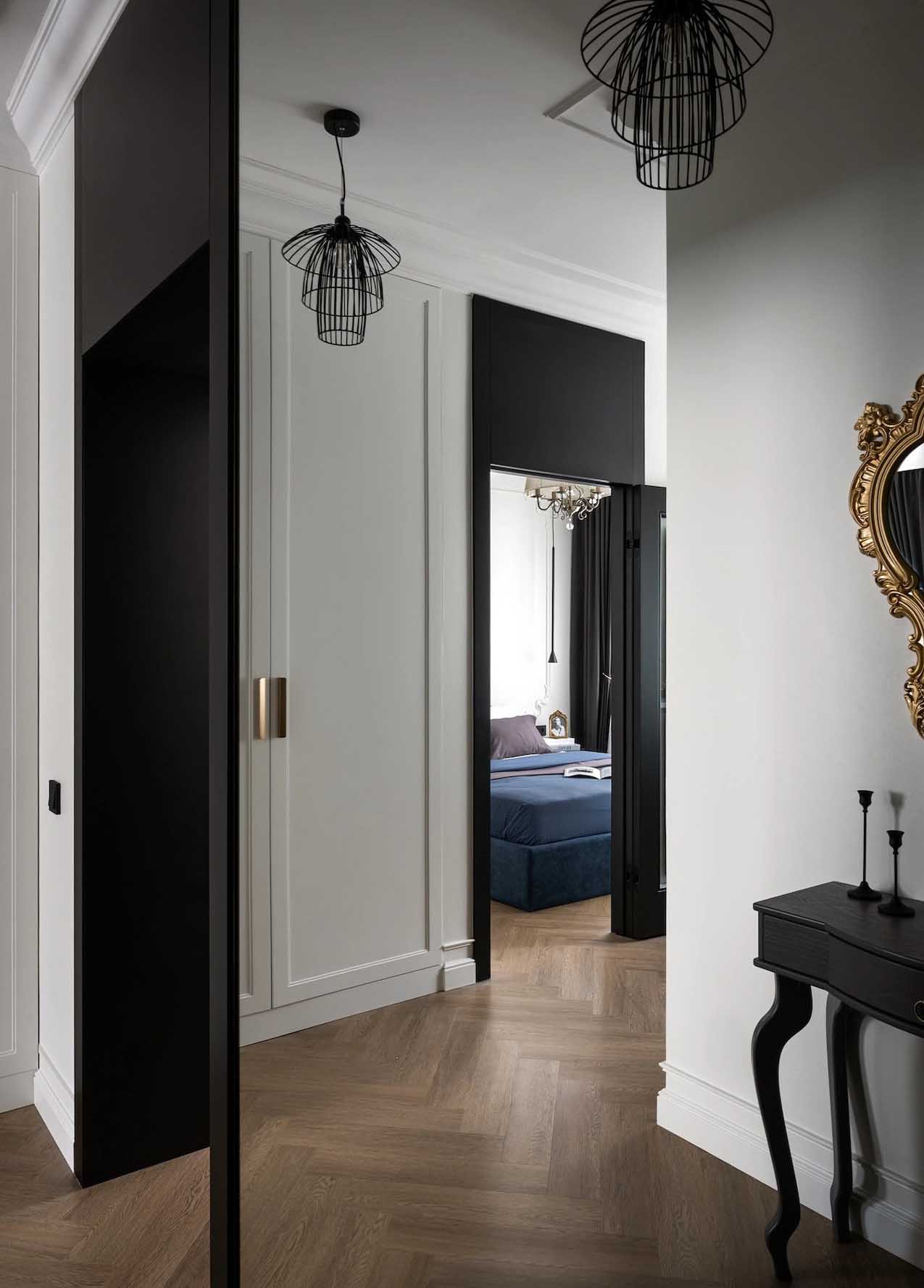 entrée et chambre décoration classique chic appartement 45m2 style Paris Haussmannien entrée et chambre décoration classique chic appartement 45m2 style Paris Haussmannien