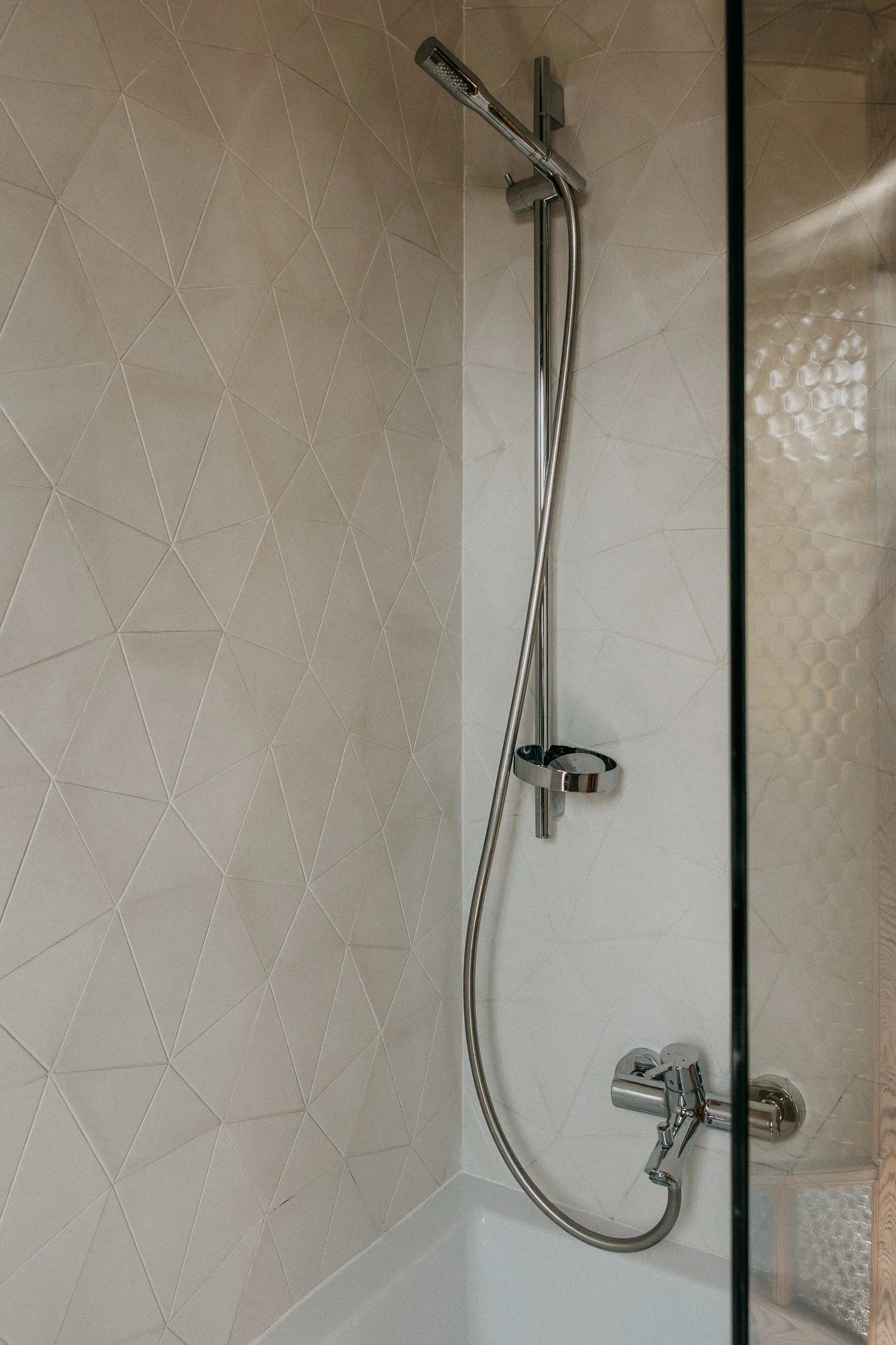 douche beige carrelage
