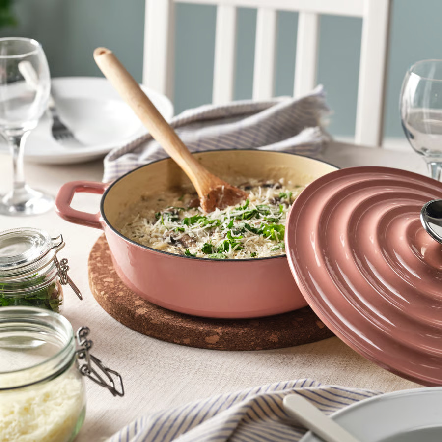 cocotte en fonte IKEA rose VARDAGEN