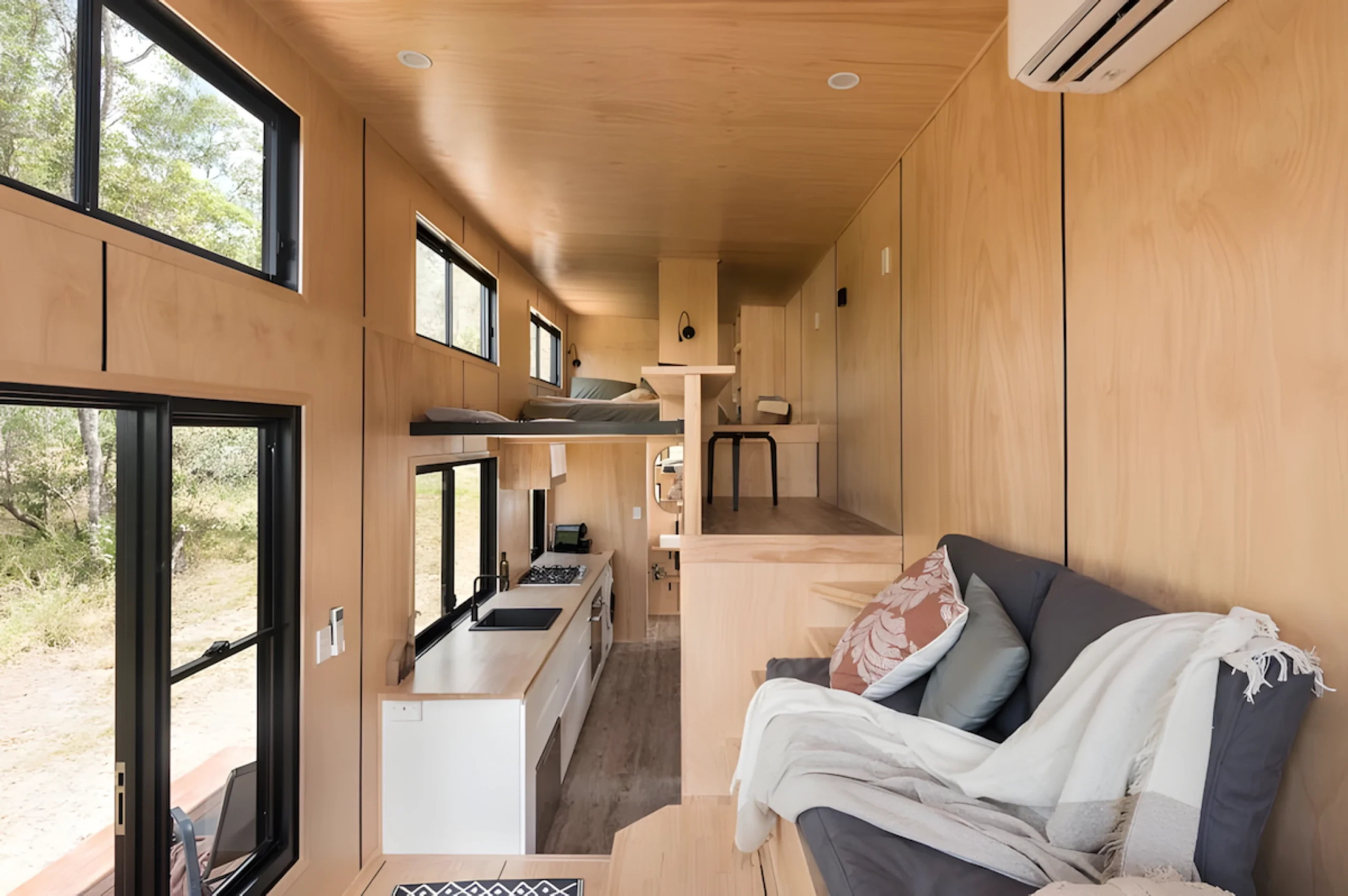 salon sur podium Tiny house 20m2 Wildscape par Tiny Tect salon sur podium Tiny house 20m2 Wildscape par Tiny Tect