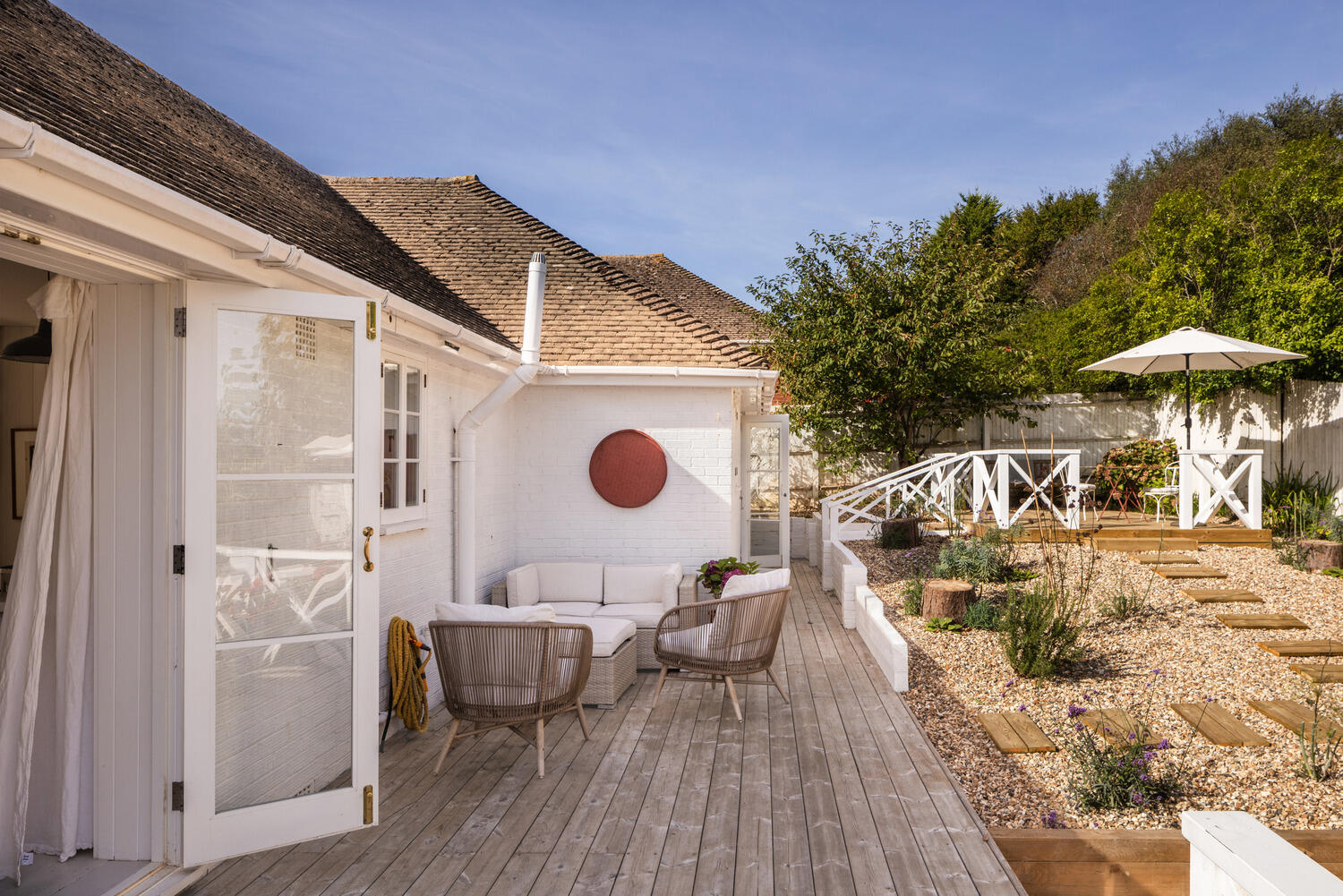 jardin gravier maison avec terrasse bois