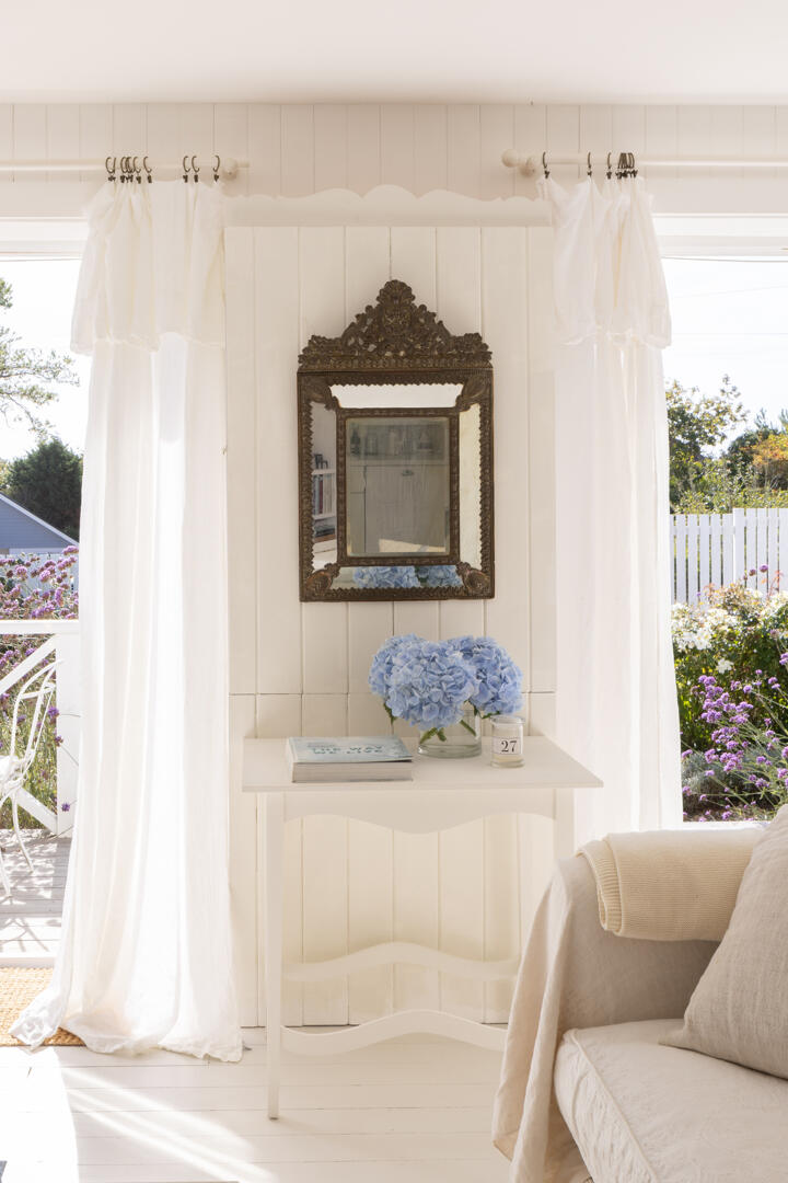 salon décoration campagne chic maison blanche en bord de mer