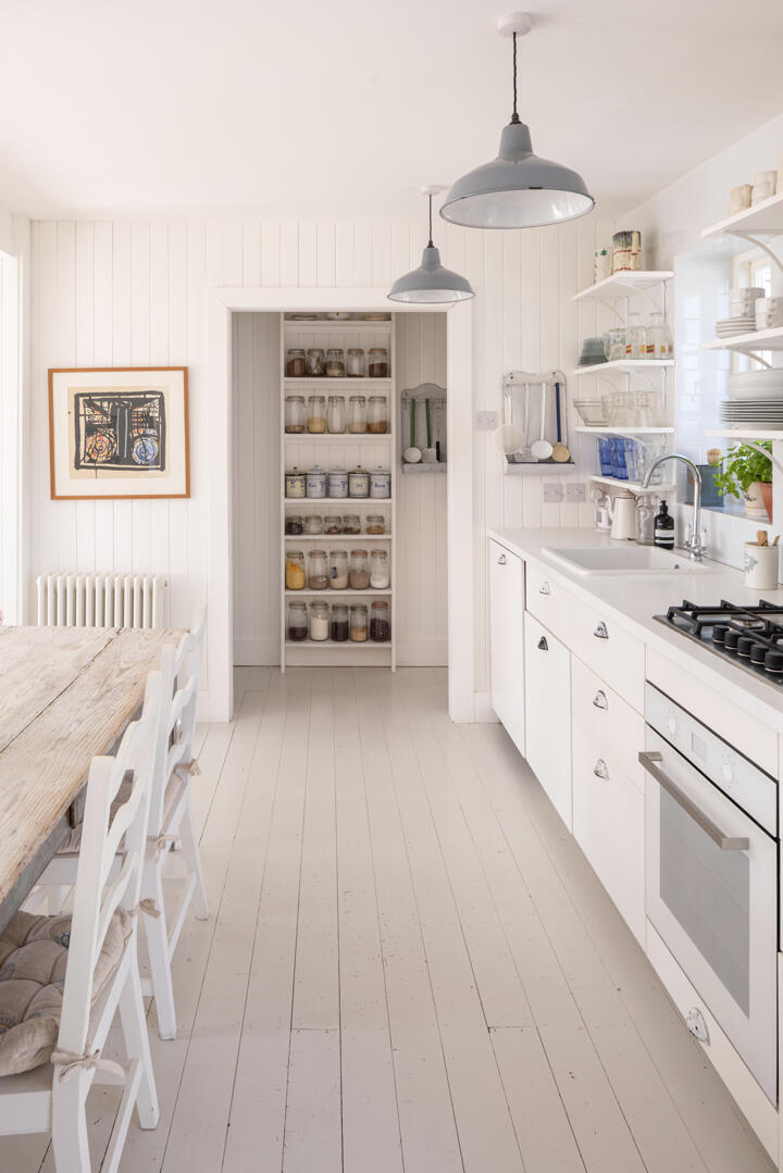 salle à manger et cuisine décoration campagne chic maison blanche en bord de mer