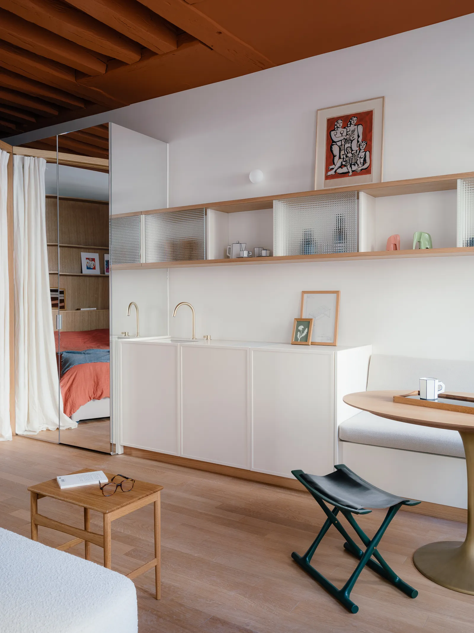 studio Paris avec poutres décoration contemporaine studio Paris avec poutres décoration contemporaine