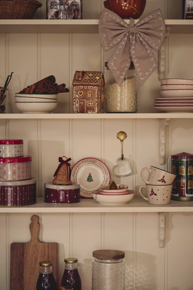 étagère décorée pour Noël Søstrene Grene étagère décorée pour Noël Søstrene Grene